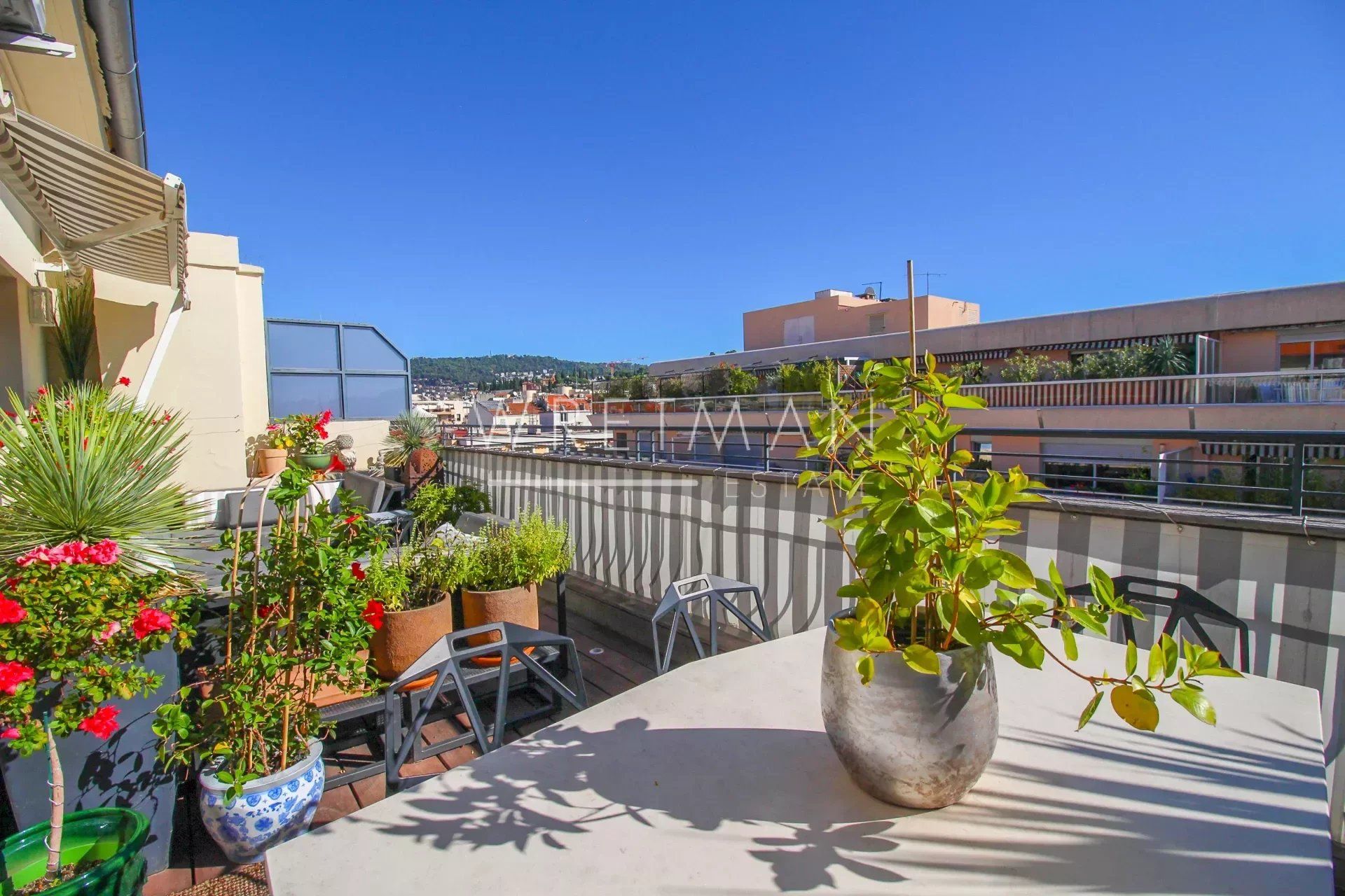 Condominium in Nice, Alpes-Maritimes 12318219