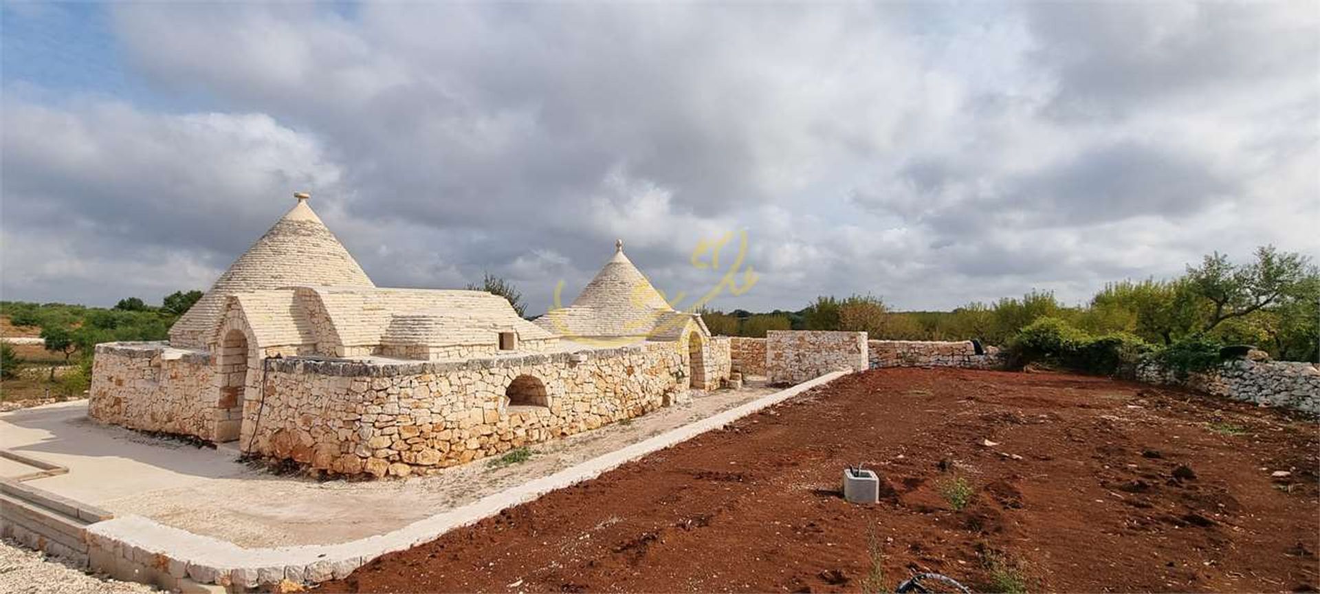 Maa sisään Castellana Grotte, Puglia 12318903