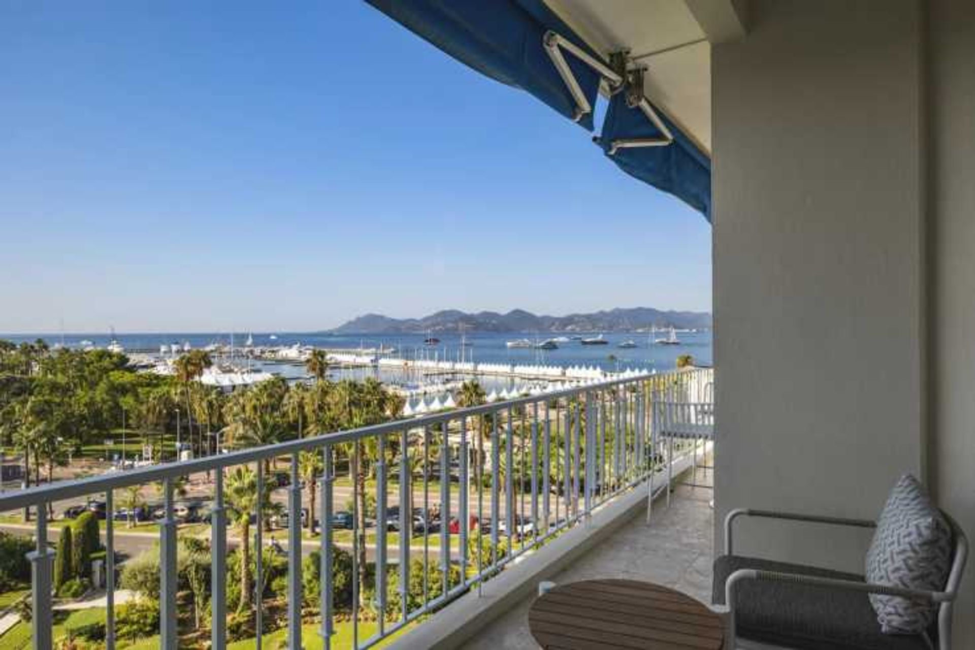 Condominium in Cannes, Provence-Alpes-Côte d'Azur 12319203