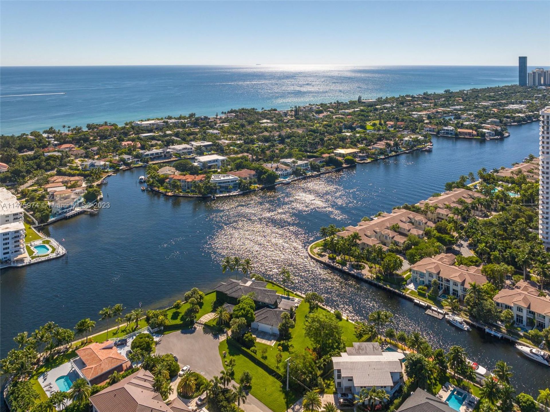 жилой дом в Hallandale Beach, Florida 12321663