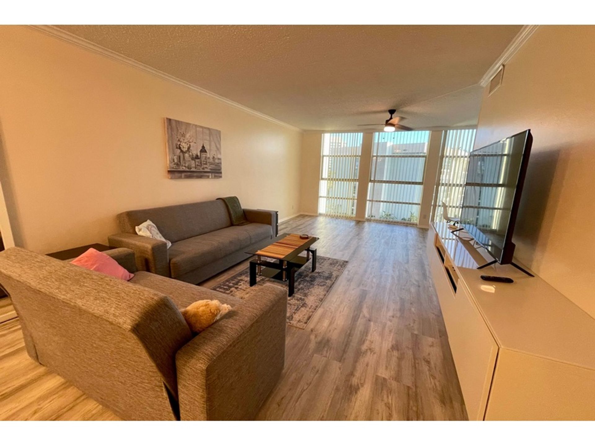 Condominium in Hallandale-strand, Florida 12322209