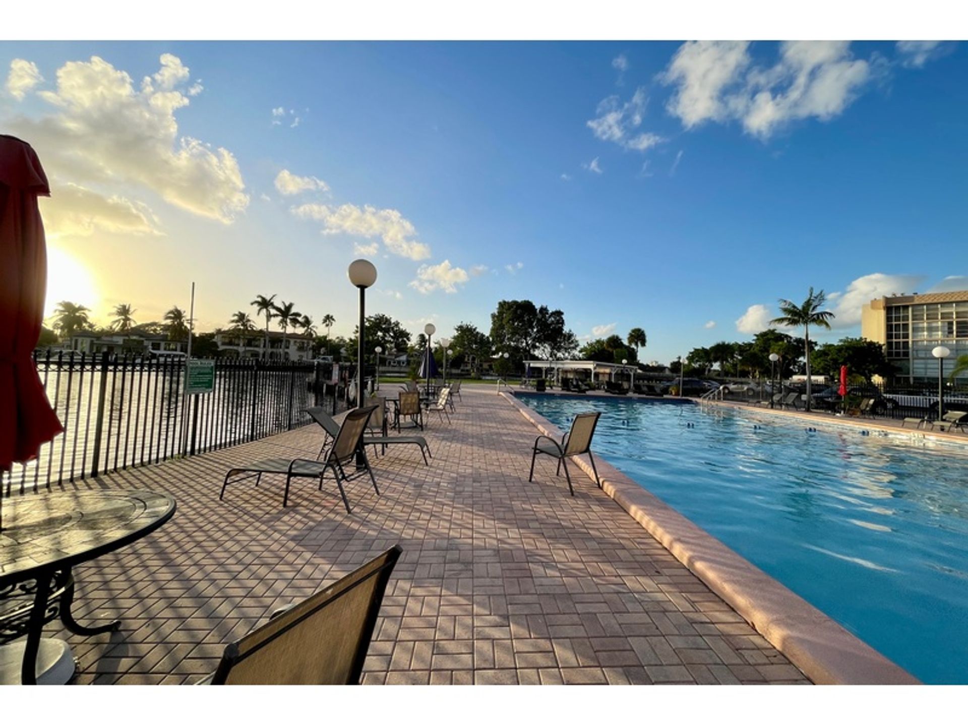 Condominium dans Hallandale Beach, Florida 12322209