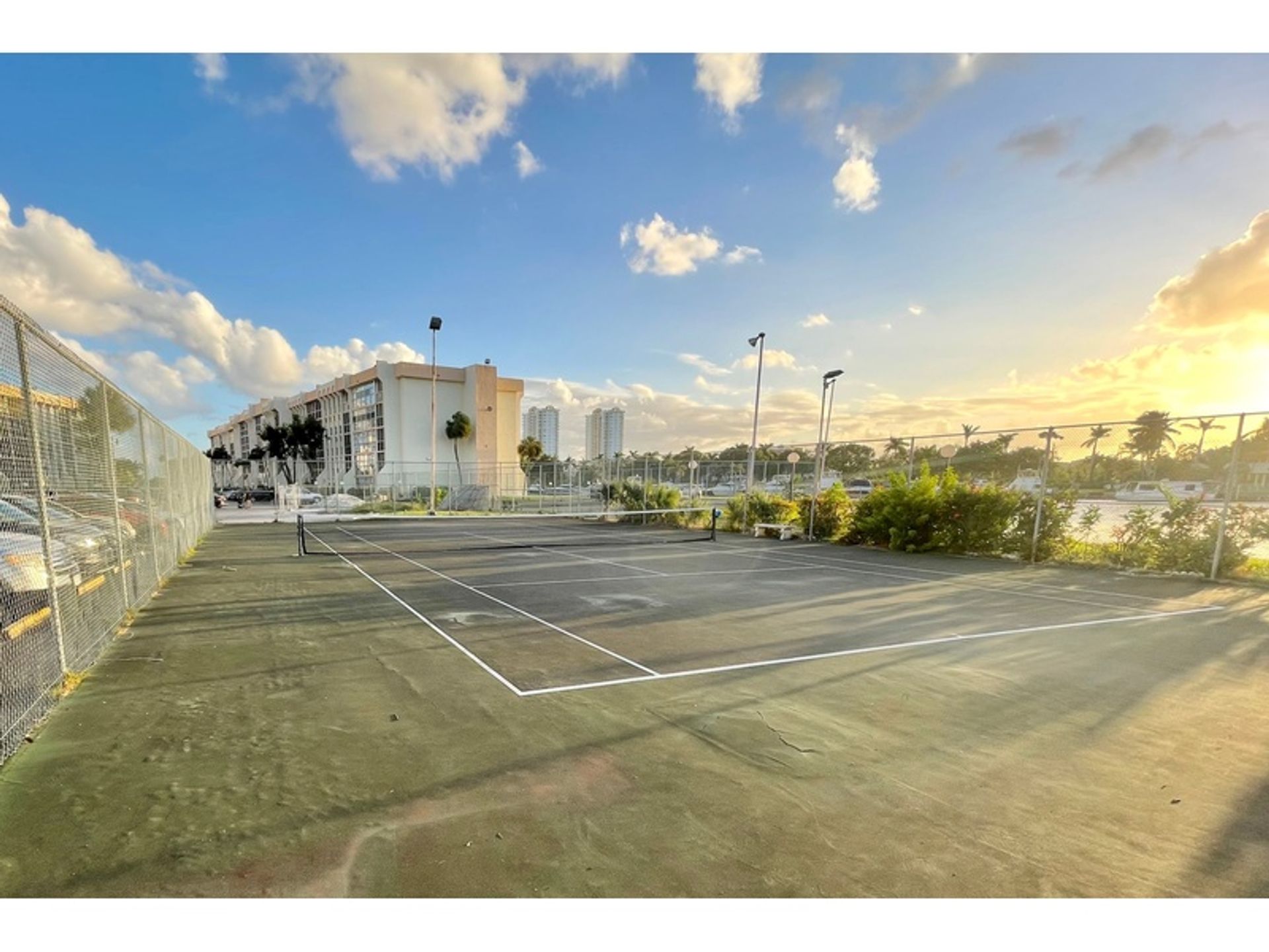 Condominium dans Hallandale Beach, Florida 12322209