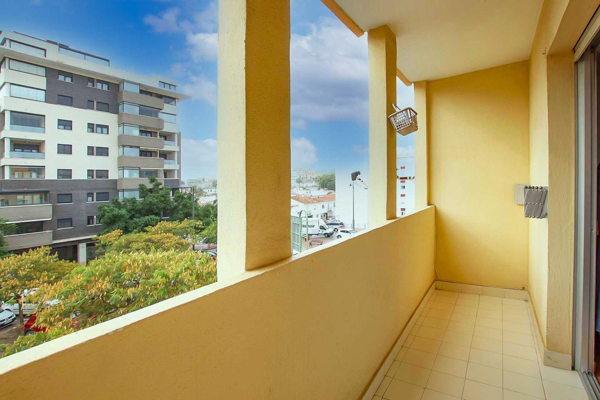 Condominium in Estepona, Andalucía 12323356