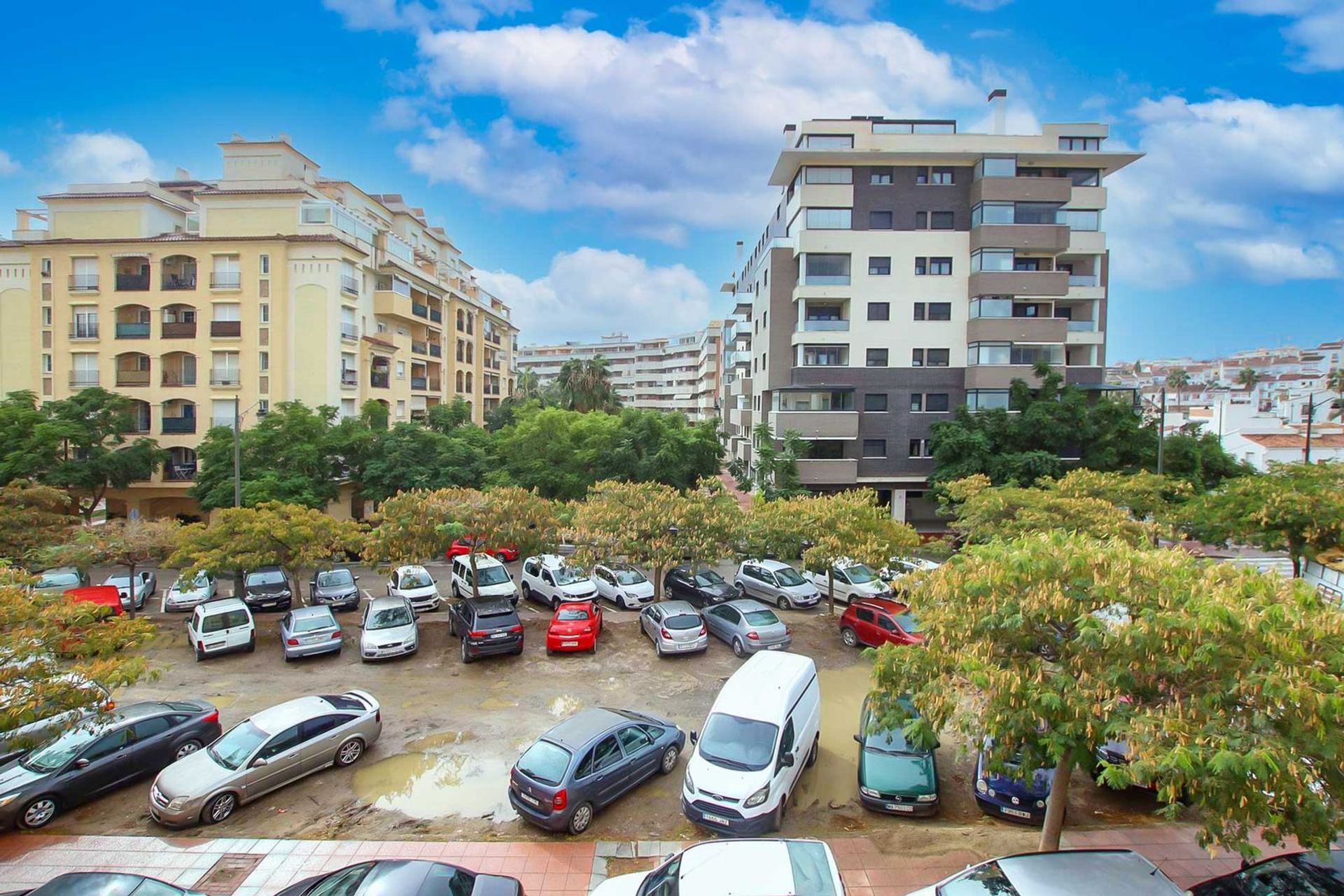 Condominium in Estepona, Andalucía 12323356