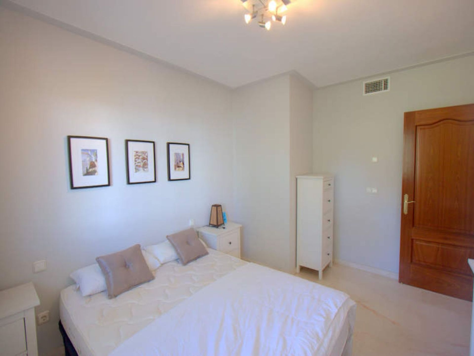 Condominium in Casares, Andalucía 12323367