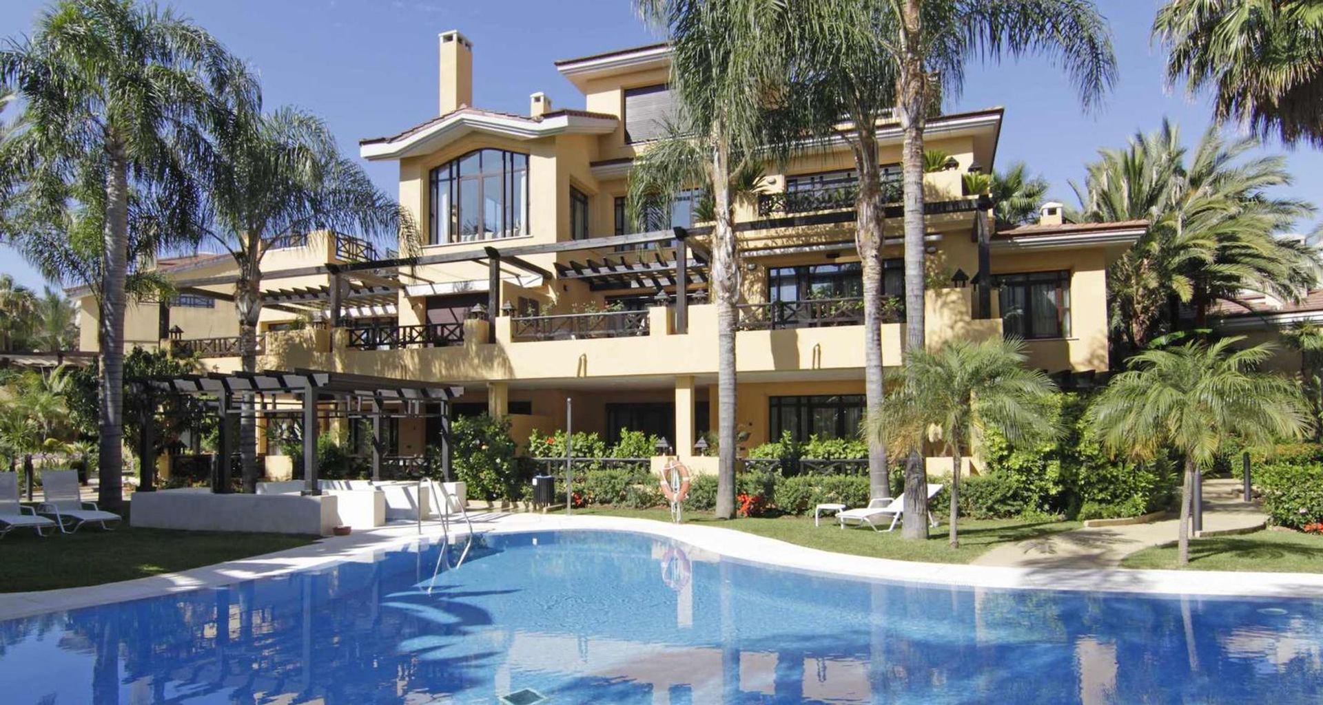 Condominium in Marbella, Andalusia 12323388