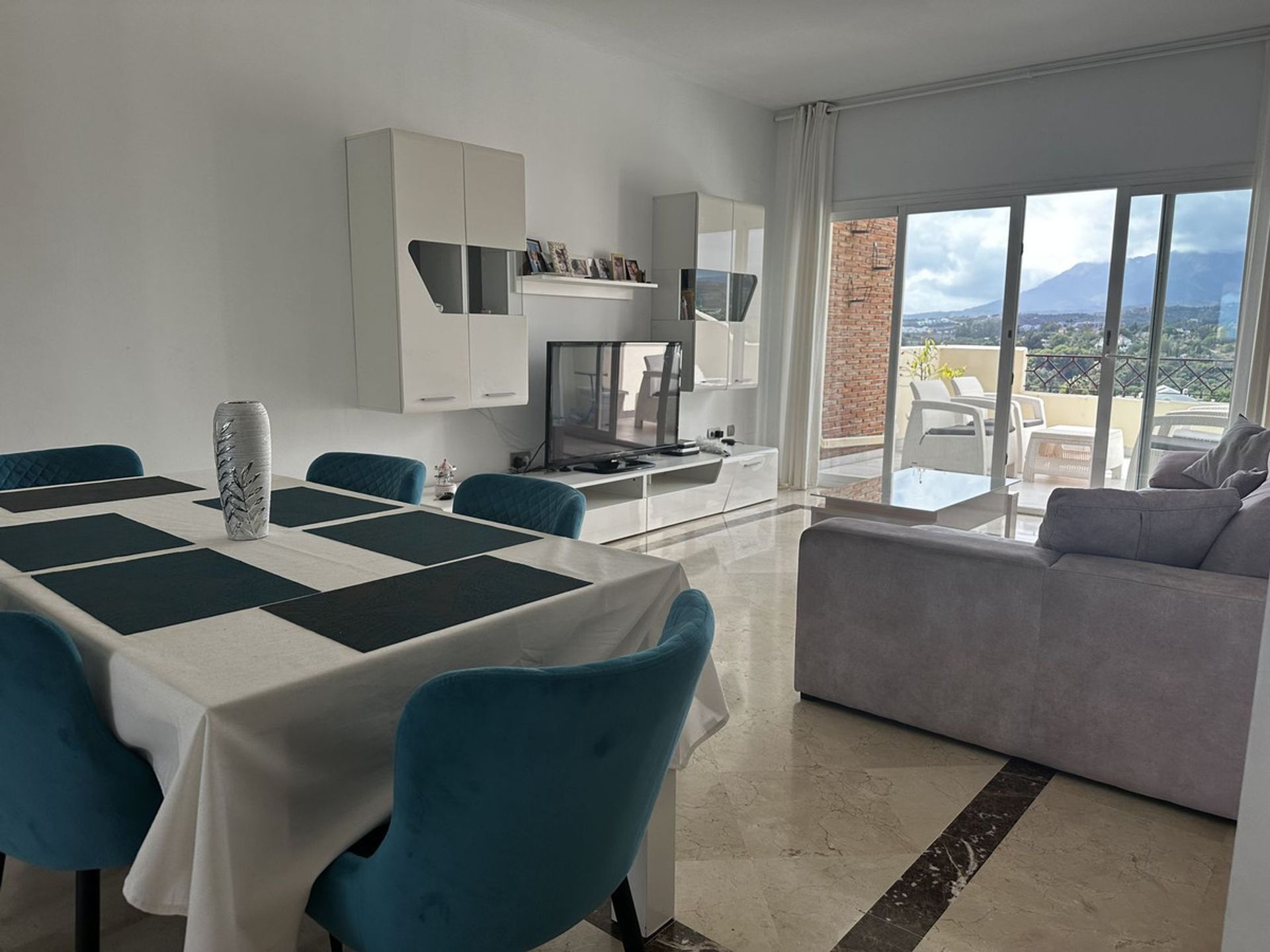 Condominium in Benahavis, Andalusië 12323554