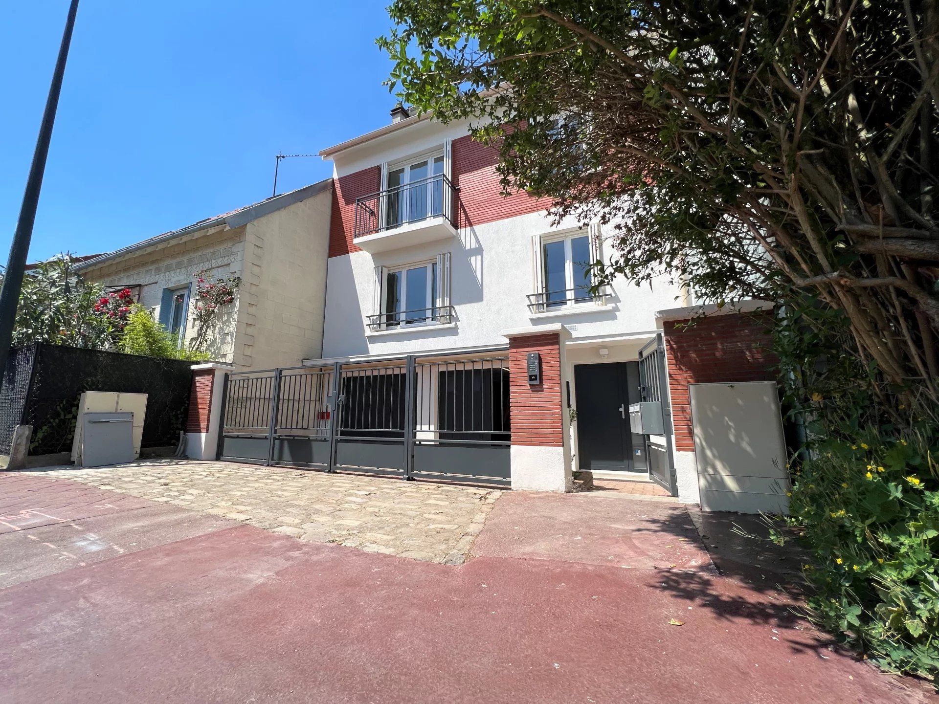 Condominium in Clamart, Hauts-de-Seine 12324362