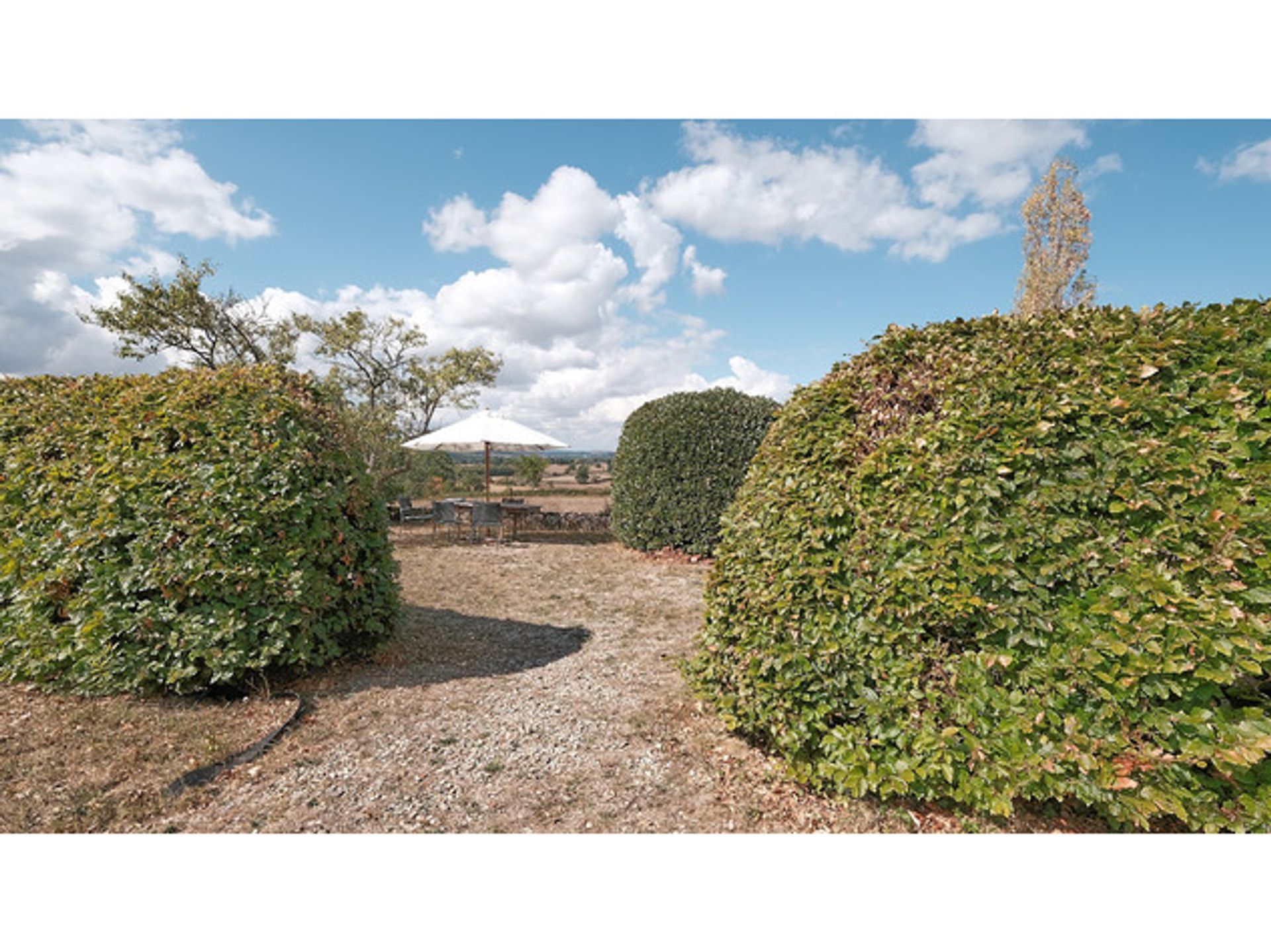 casa en Cervon, Bourgogne-Franche-Comté 12325081