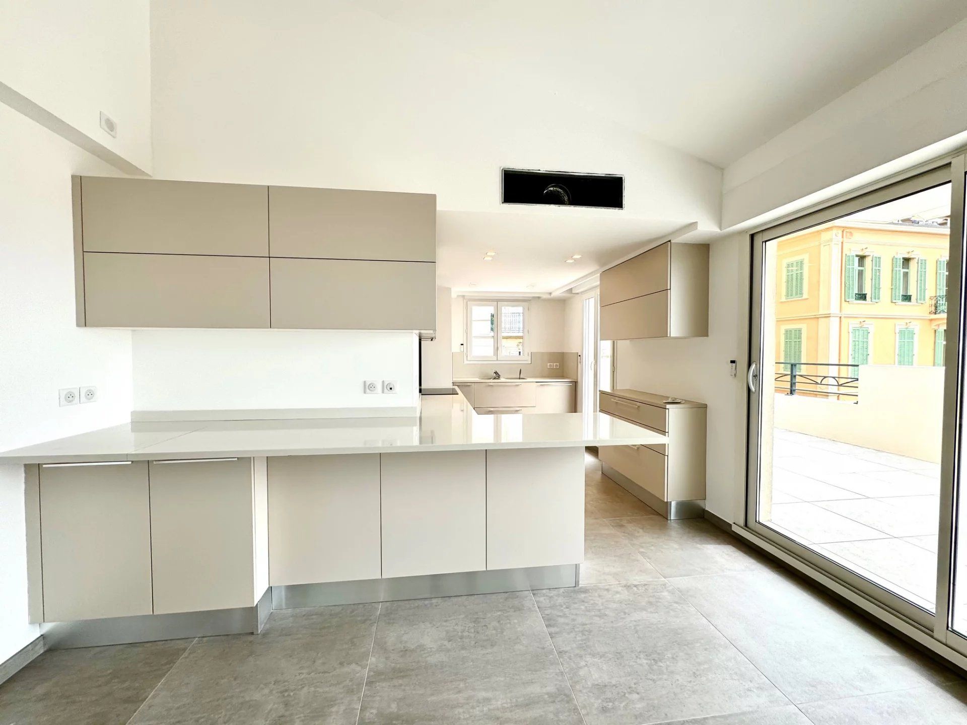 Condominium in Cannes, Alpes-Maritimes 12327191