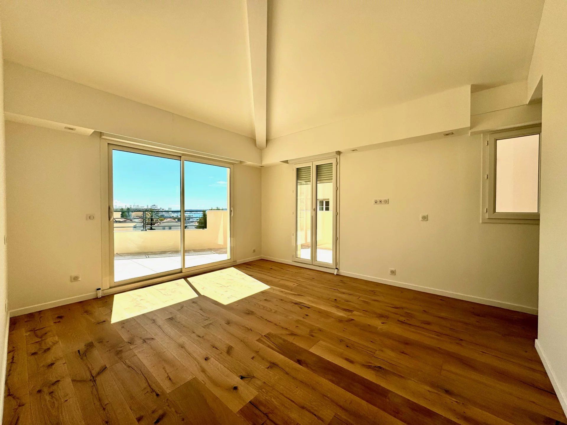 Condominium in Cannes, Alpes-Maritimes 12327191