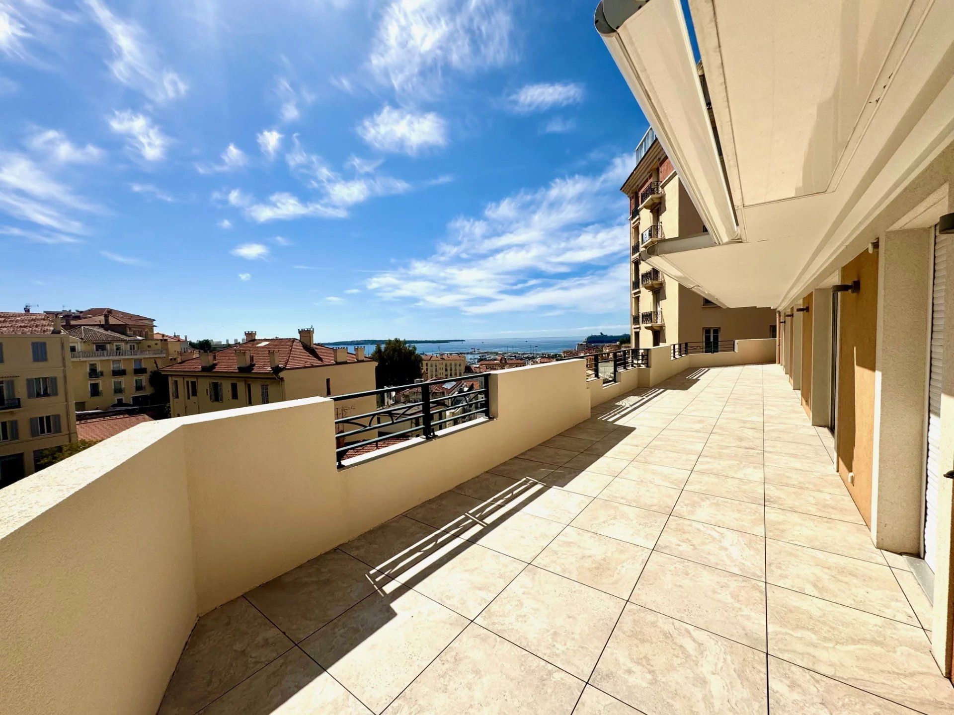 Condominium in Cannes, Alpes-Maritimes 12327191