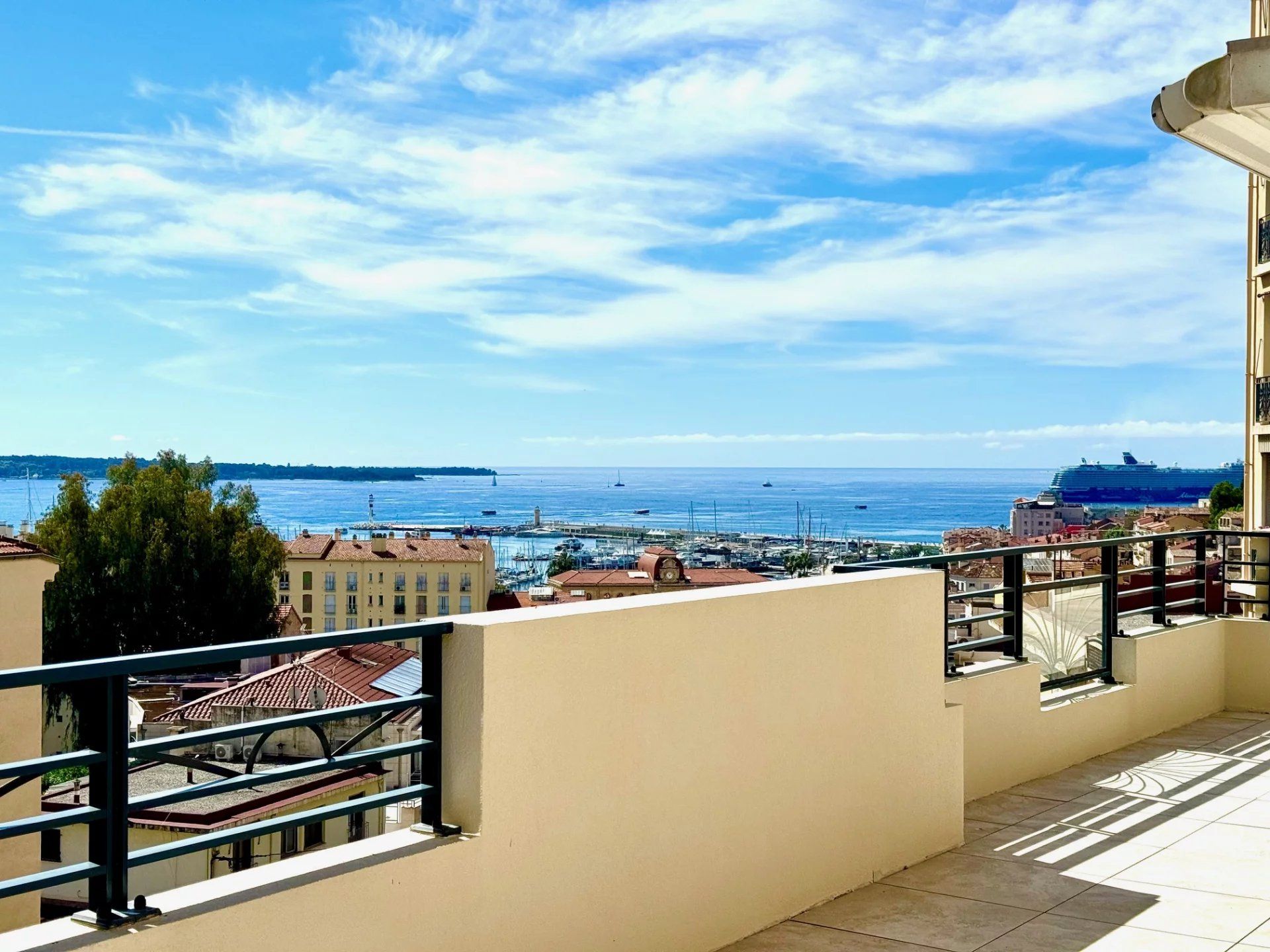 Condominium in Cannes, Alpes-Maritimes 12327191