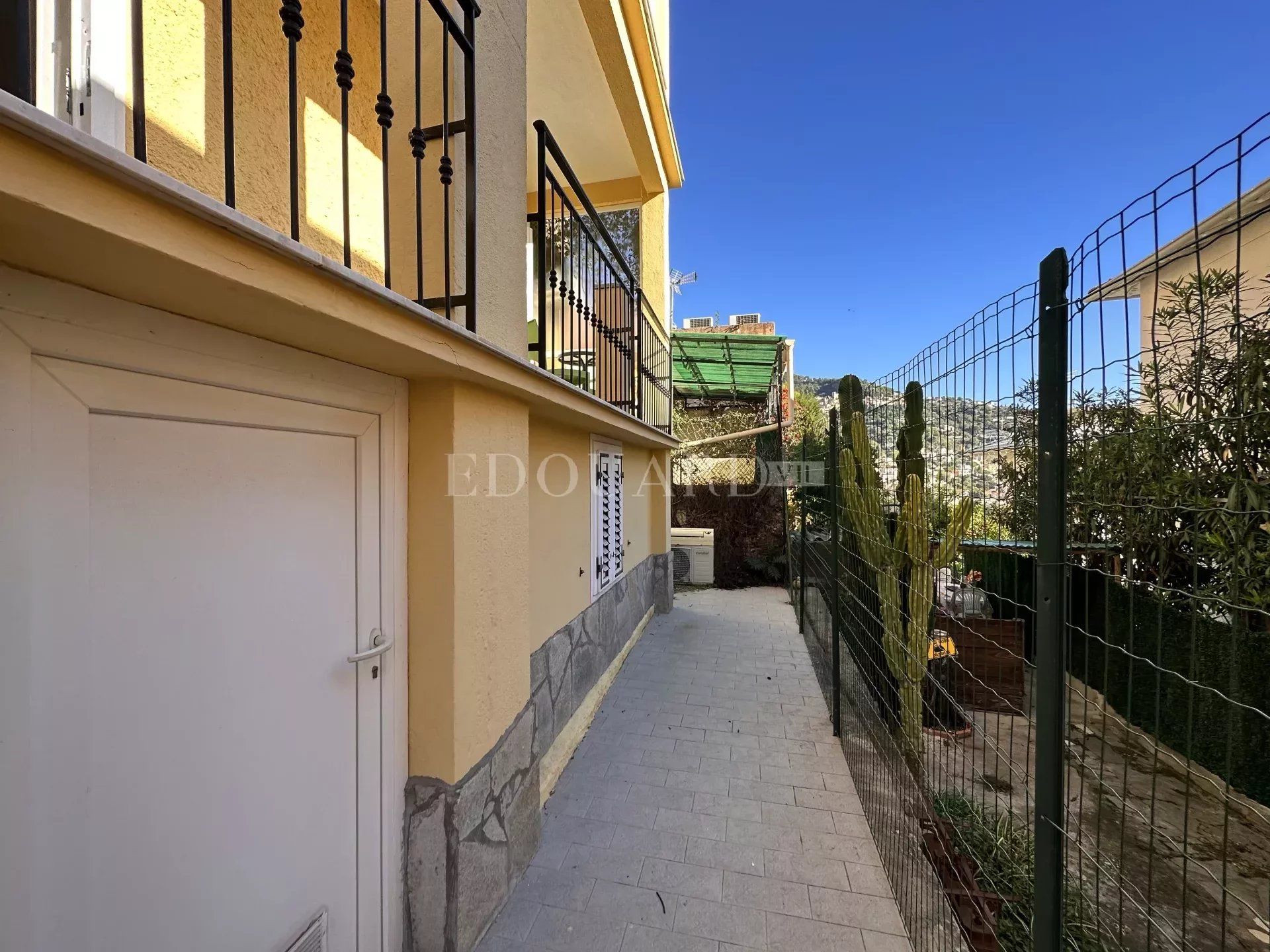 Condominio nel Roquebrune-Cap-Martin, Alpes-Maritimes 12327229