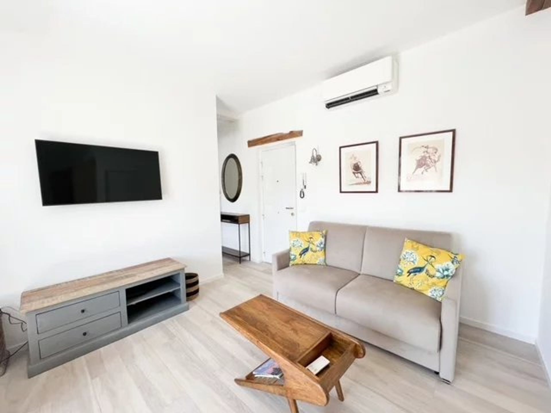 Osakehuoneisto sisään Cannes, Provence-Alpes-Cote d'Azur 12329896