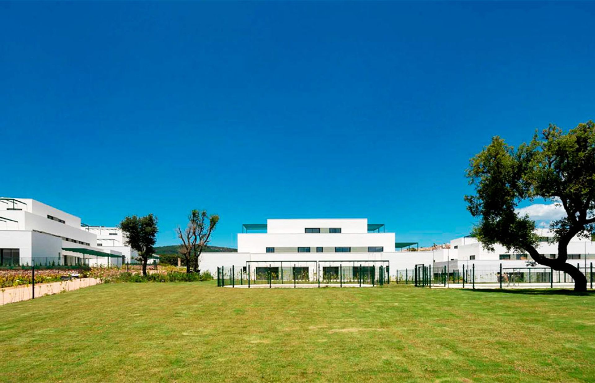 Condominium in Guadiaro, Andalusia 12332425