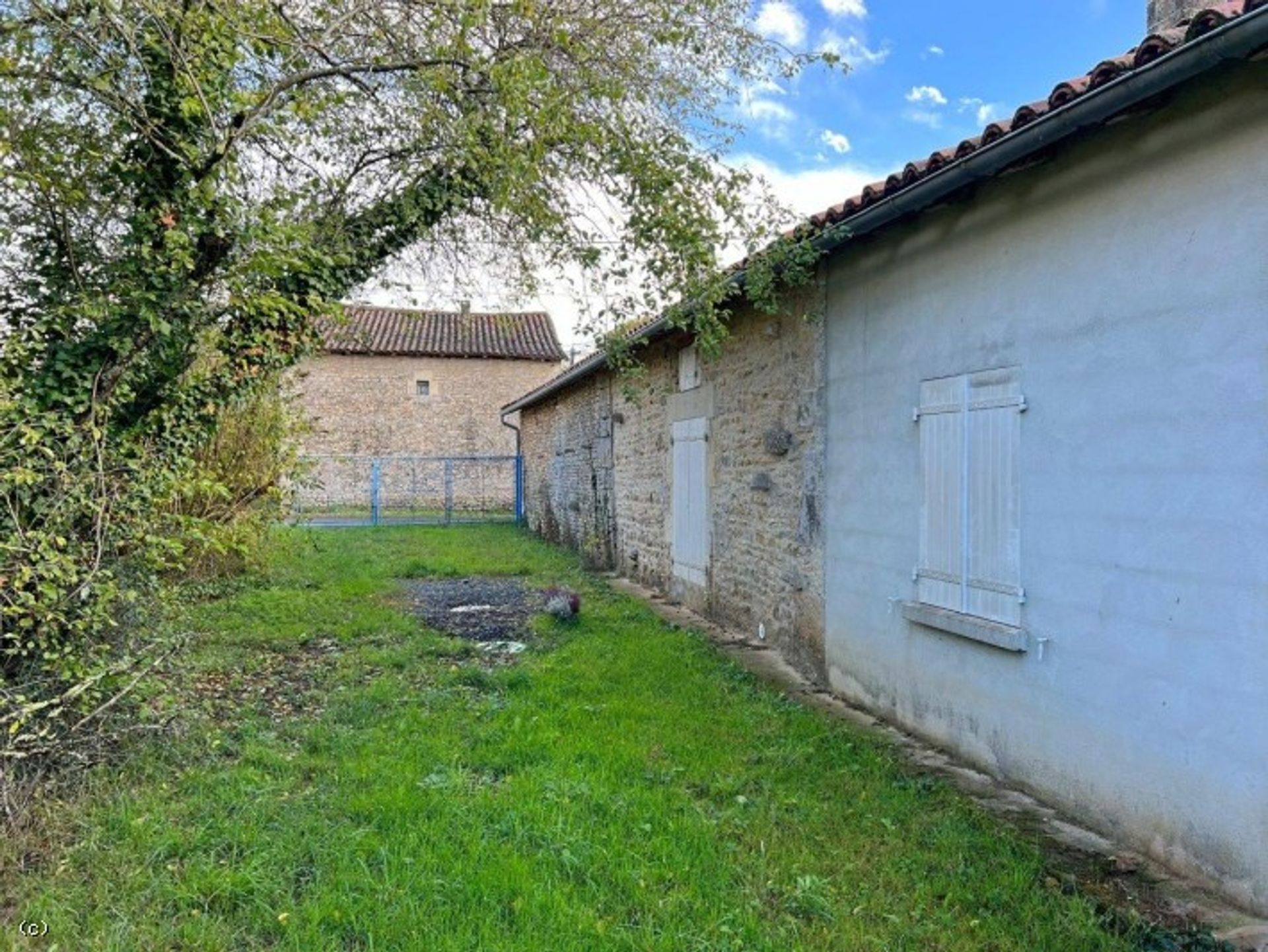 House in Ruffec, Nouvelle-Aquitaine 12336530