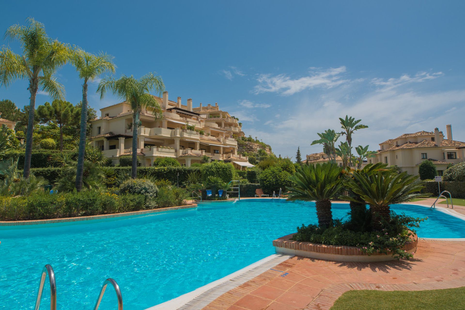 Condominium in Benahavis, Andalusië 12337456