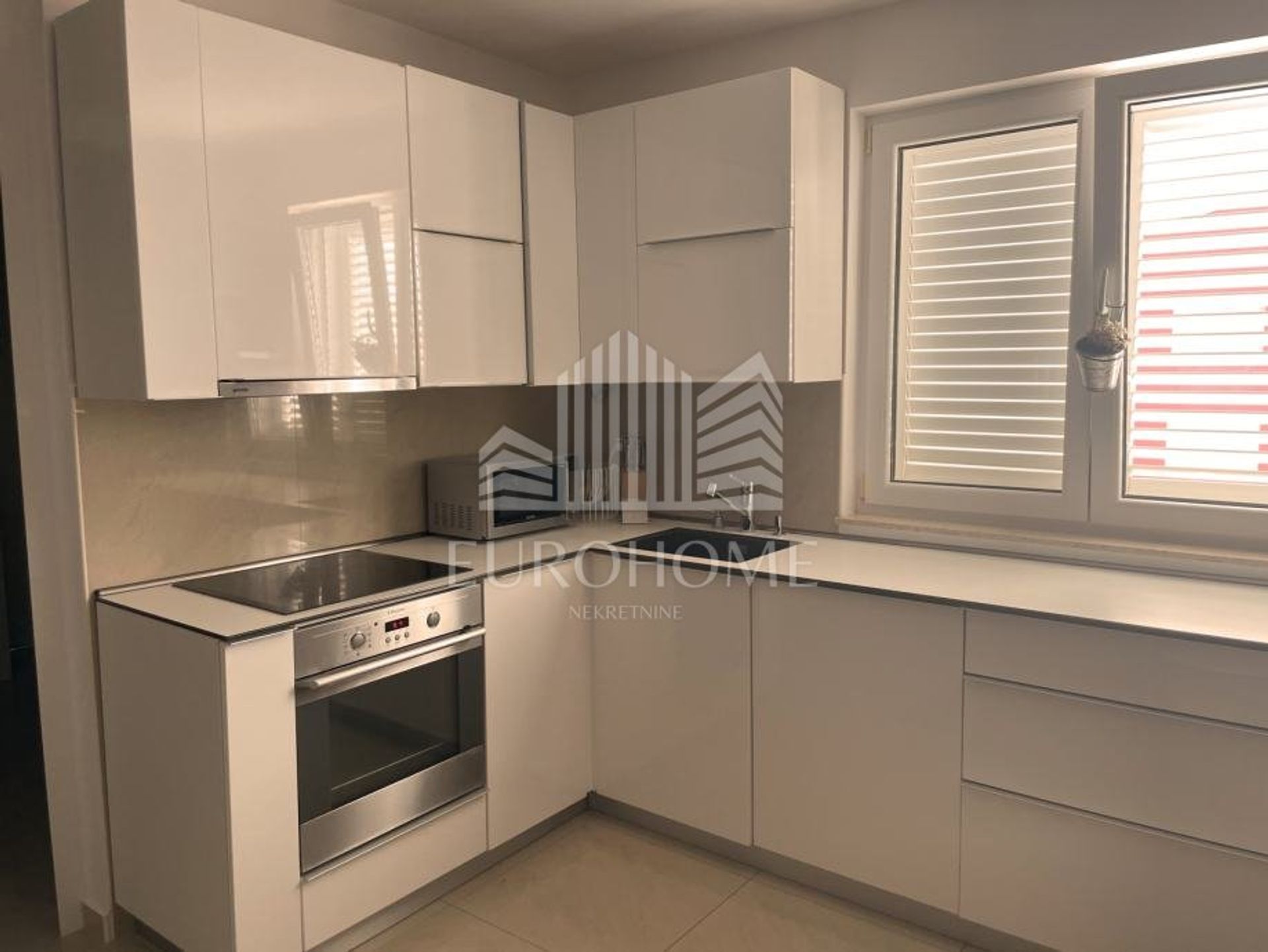 Condominium in Rab, Primorsko-Goranska Zupanija 12339162