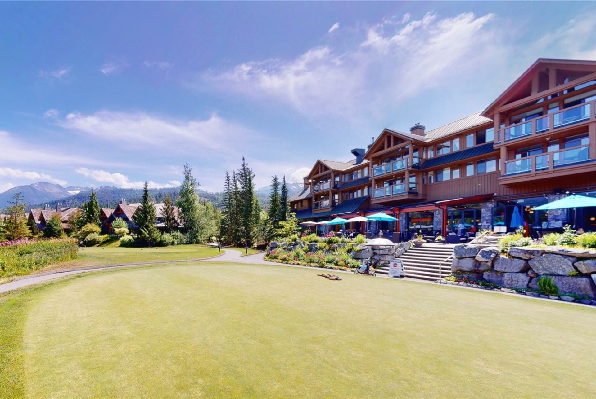 सम्मिलित में Whistler, British Columbia 12339769