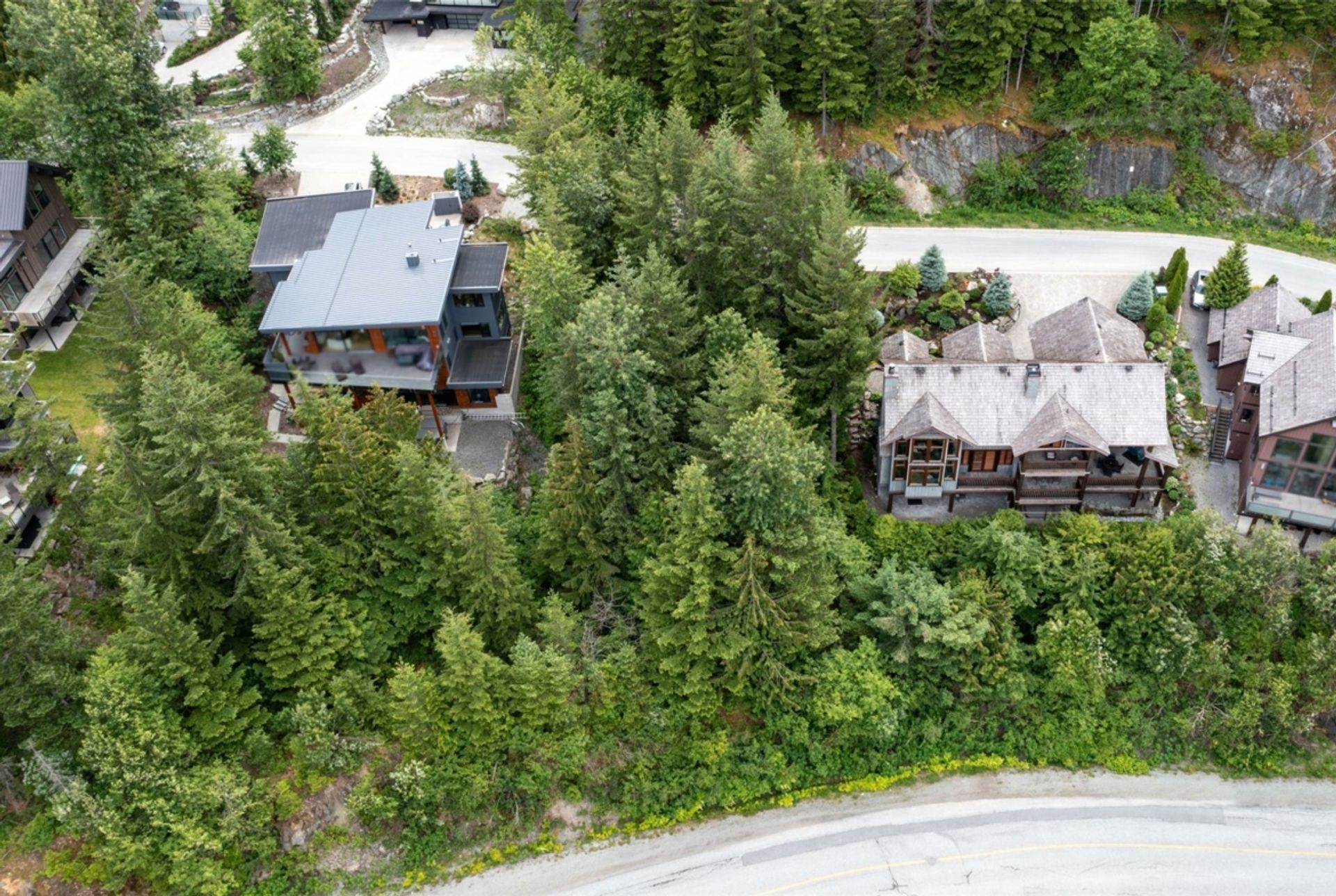 Земля в Whistler, Британська Колумбія 12339802