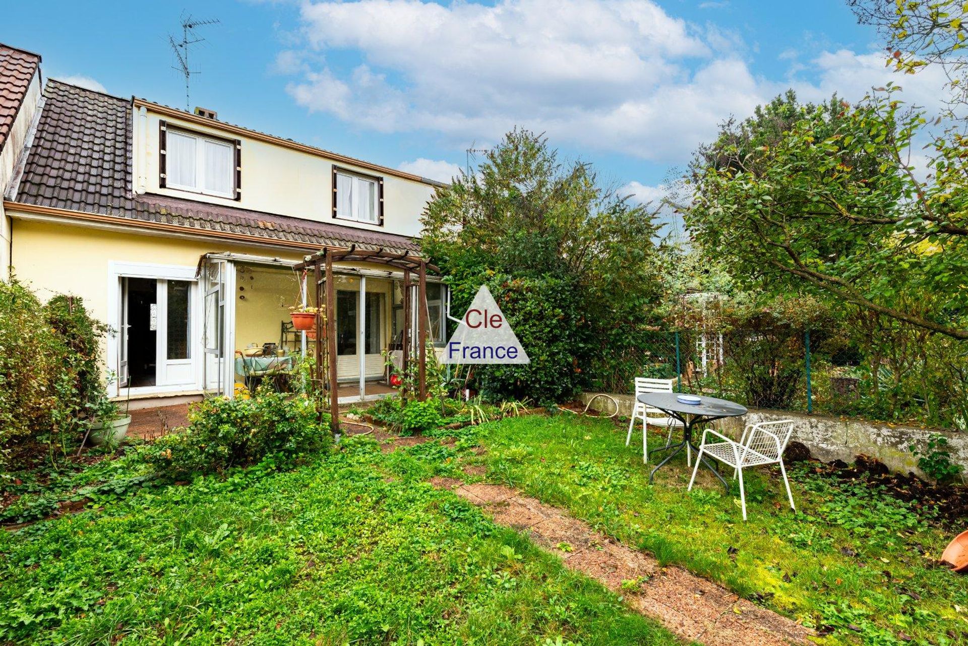 σπίτι σε Quetigny, Bourgogne-Franche-Comte 12340770