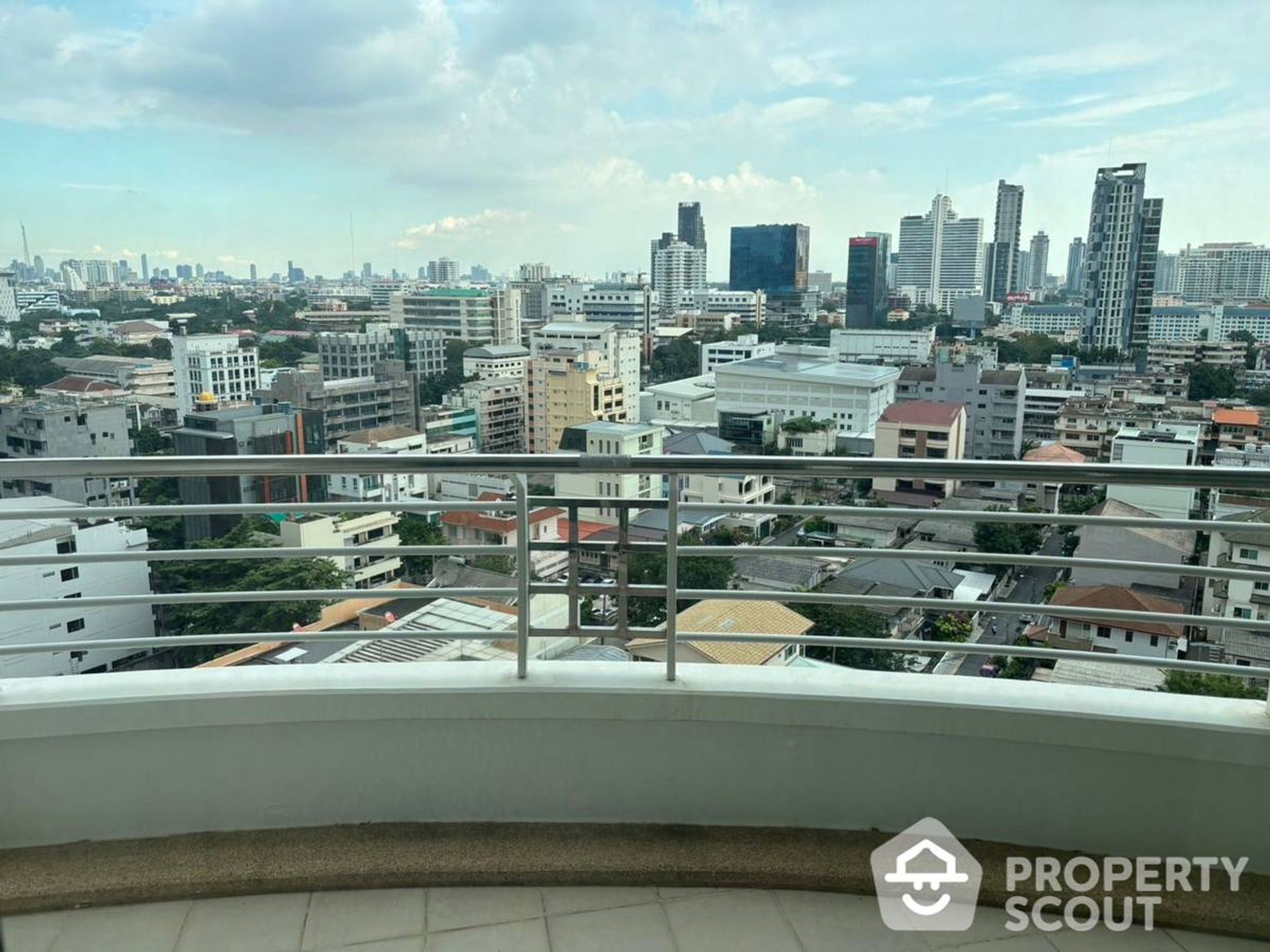 Condominium in Sathon, Krung Thep Maha Nakhon 12343946