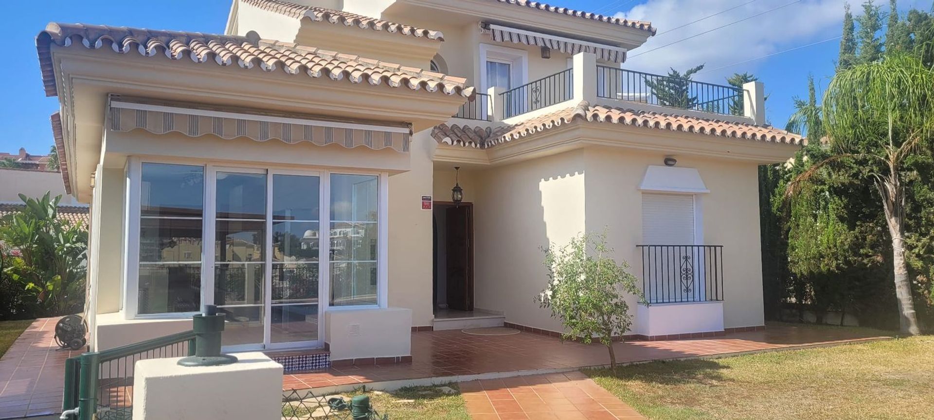 Talo sisään Urbanización Riviera Sol, Andalucía 12345523