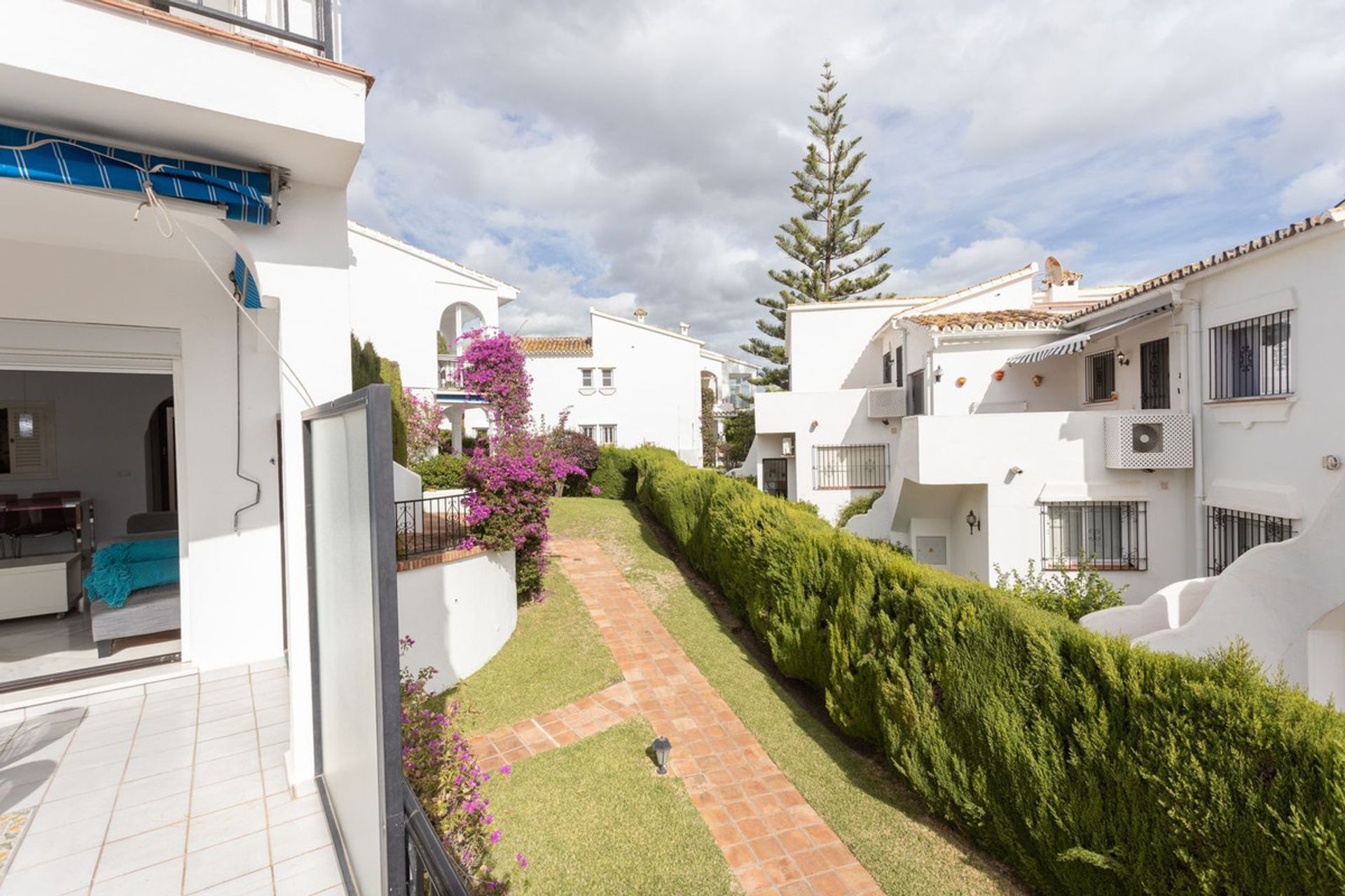 Condominium in Benahavís, Andalusia 12346195