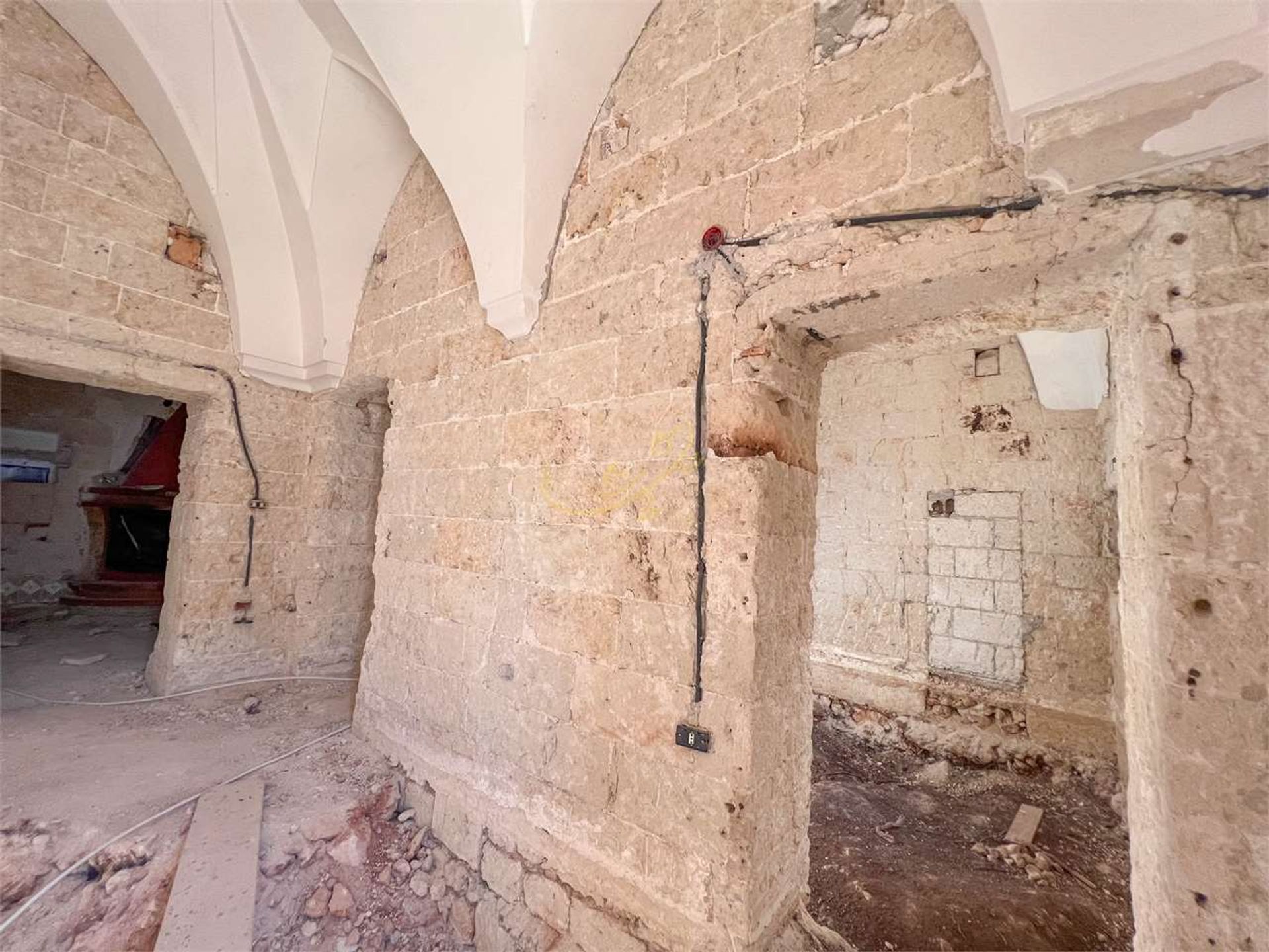 Hus i , Apulia 12346419