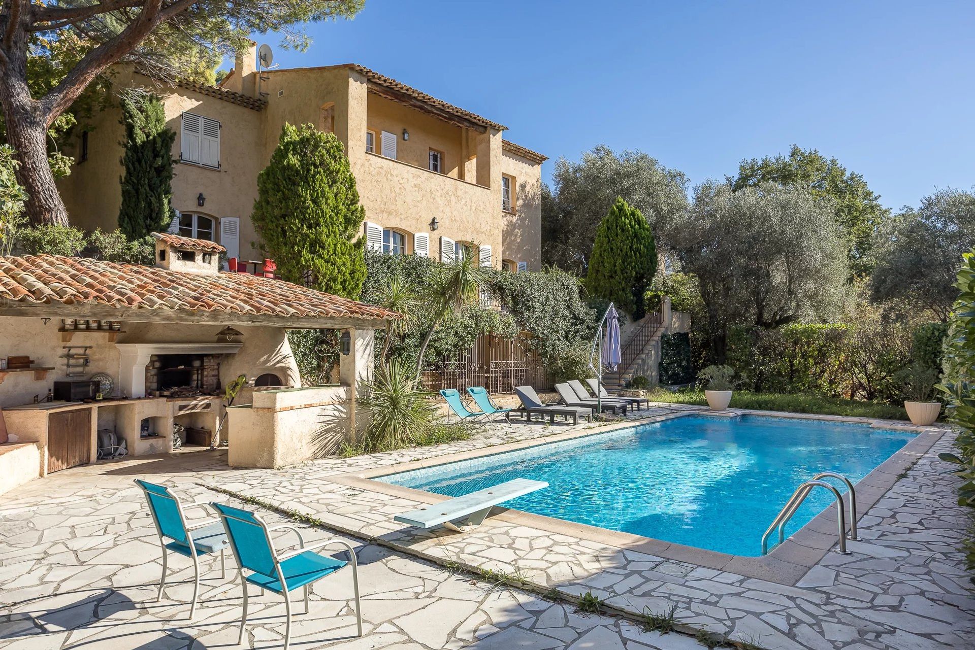 House in Mougins, Provence-Alpes-Cote d'Azur 12347103