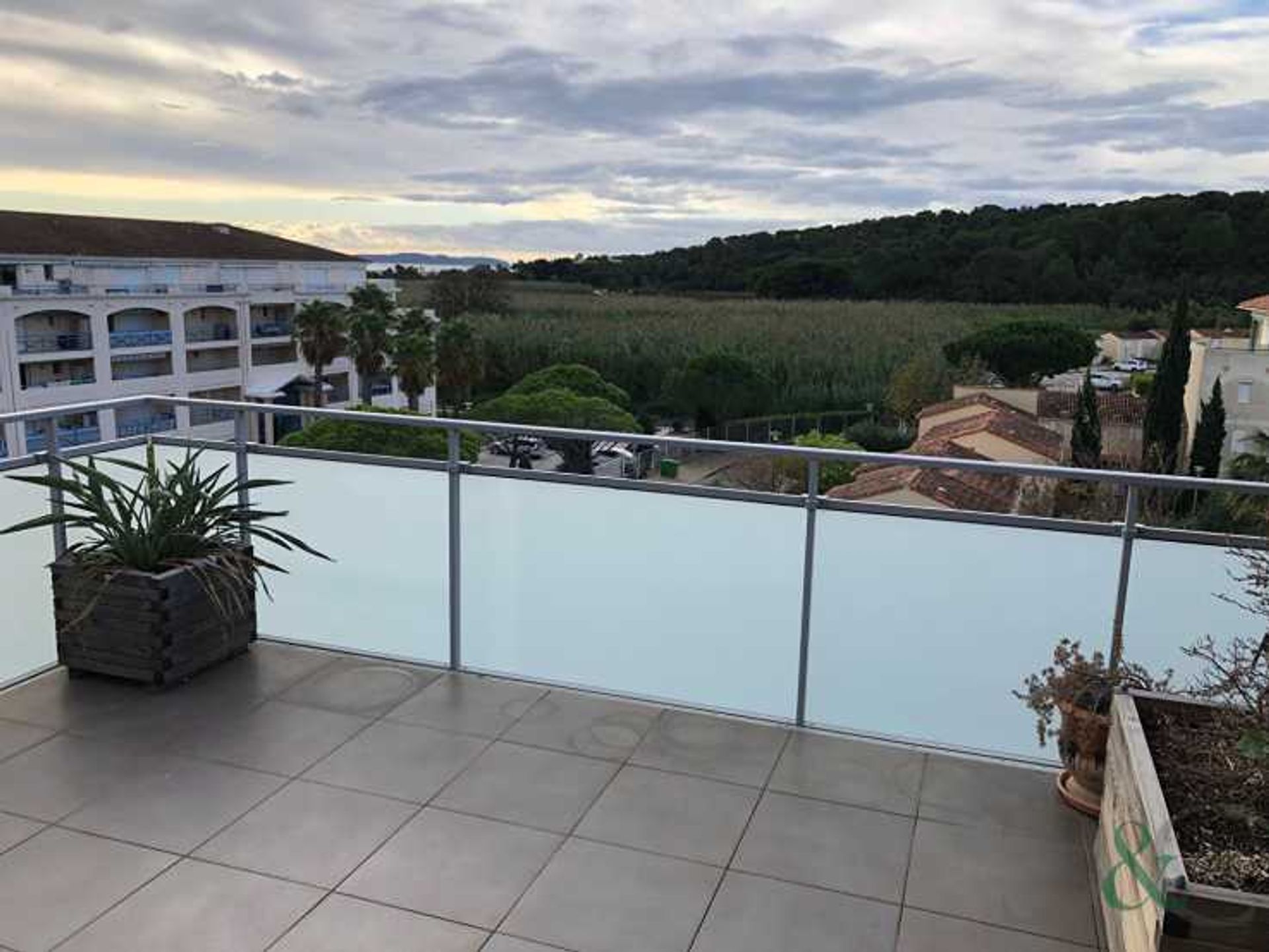 Condominium in Le Lavandou, Provence-Alpes-Côte d'Azur 12347779