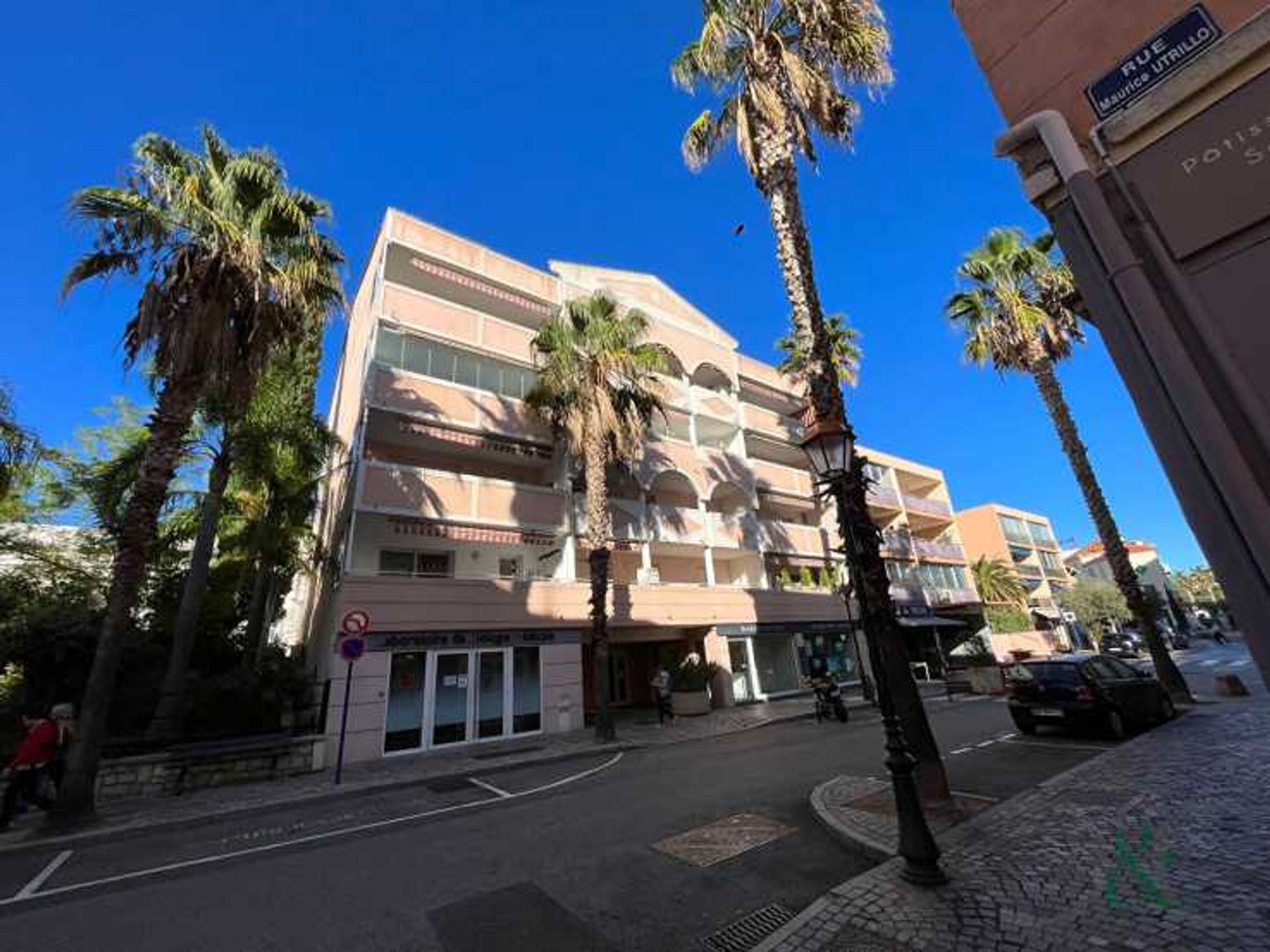 Condominium in Le Lavandou, Provence-Alpes-Cote d'Azur 12347783