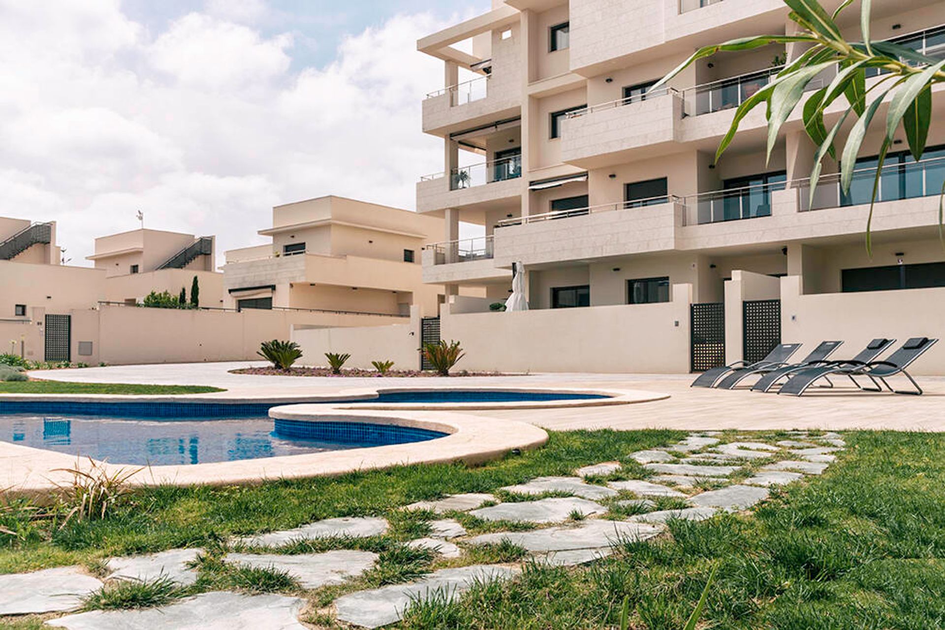 Condominium in Dehesa de Campoamor, Valencian Community 12353686