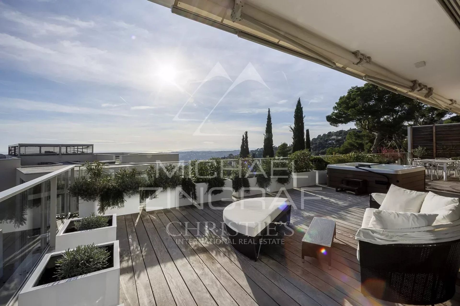 Condominium in Nice, Provence-Alpes-Cote d'Azur 12354639