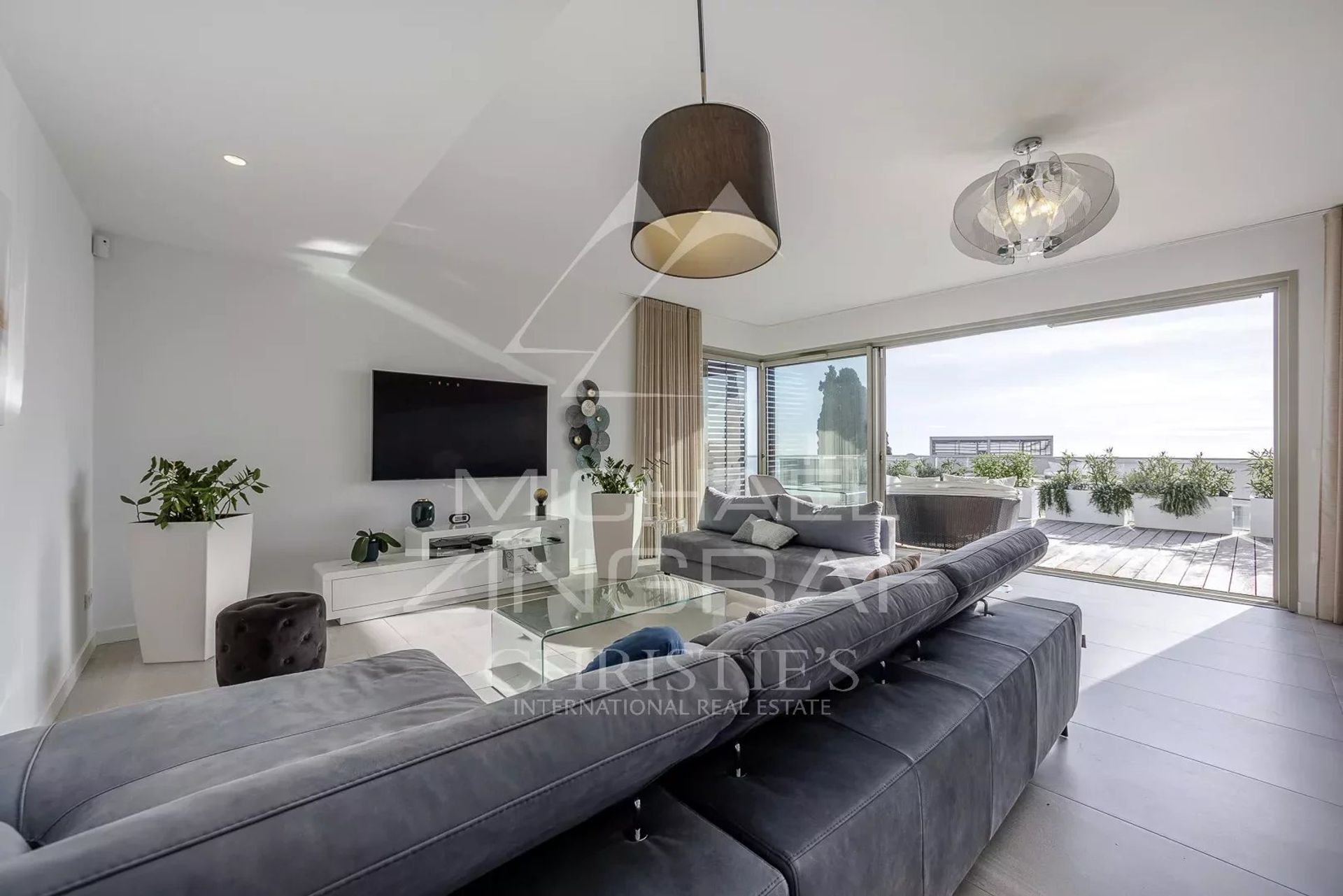 Condominium in Nice, Provence-Alpes-Cote d'Azur 12354639