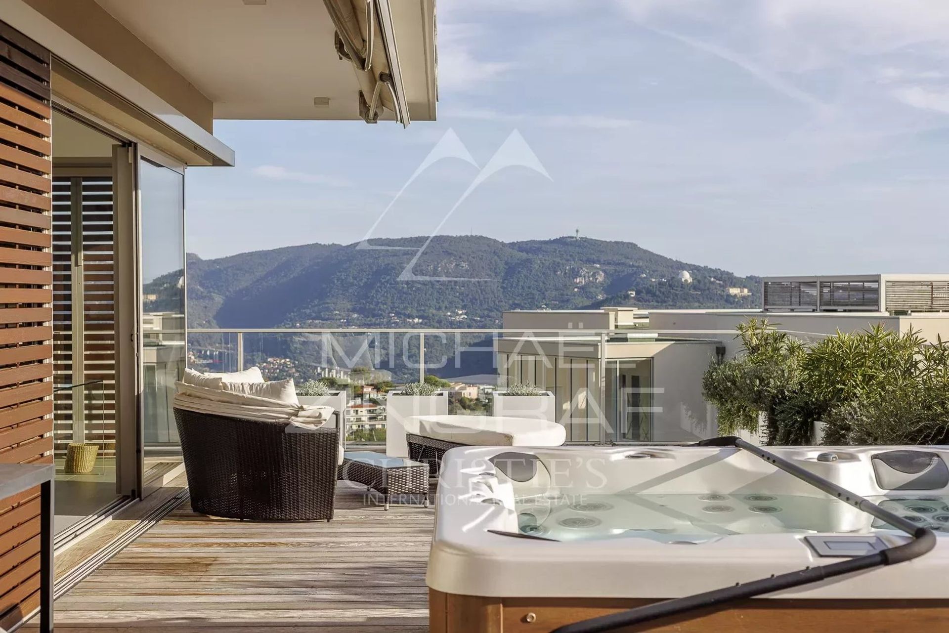 Condominium in Nice, Provence-Alpes-Cote d'Azur 12354639