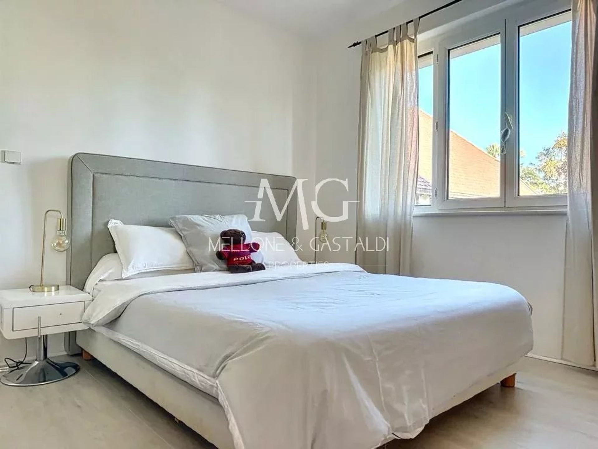 Condominium in Cannes, Alpes-Maritimes 12354725