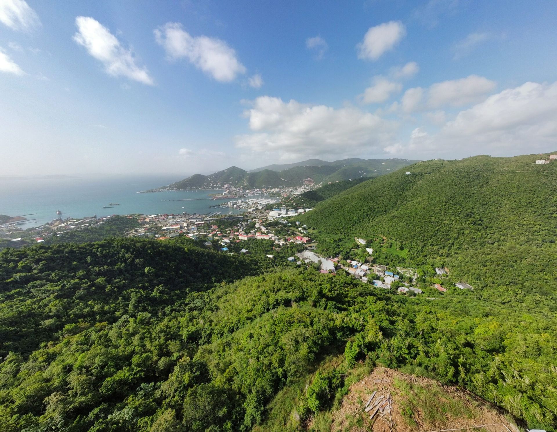 Tierra en bahía de coral, Islas Virgenes 12356125