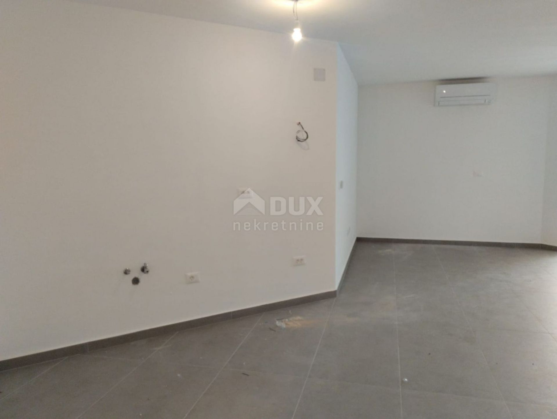 Condominio en Úmag, Istarska Županija 12356472