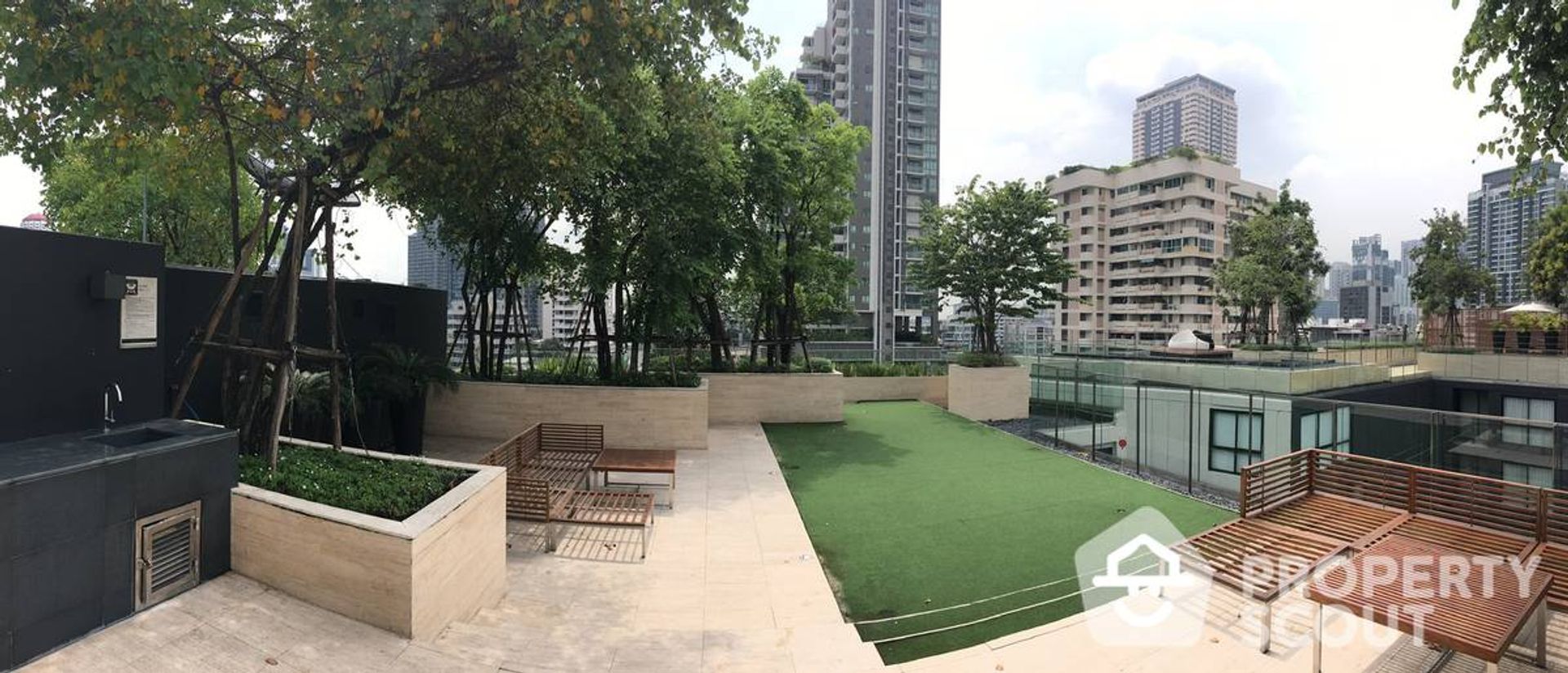 Condominium in Watthana, Krung Thep Maha Nakhon 12357078