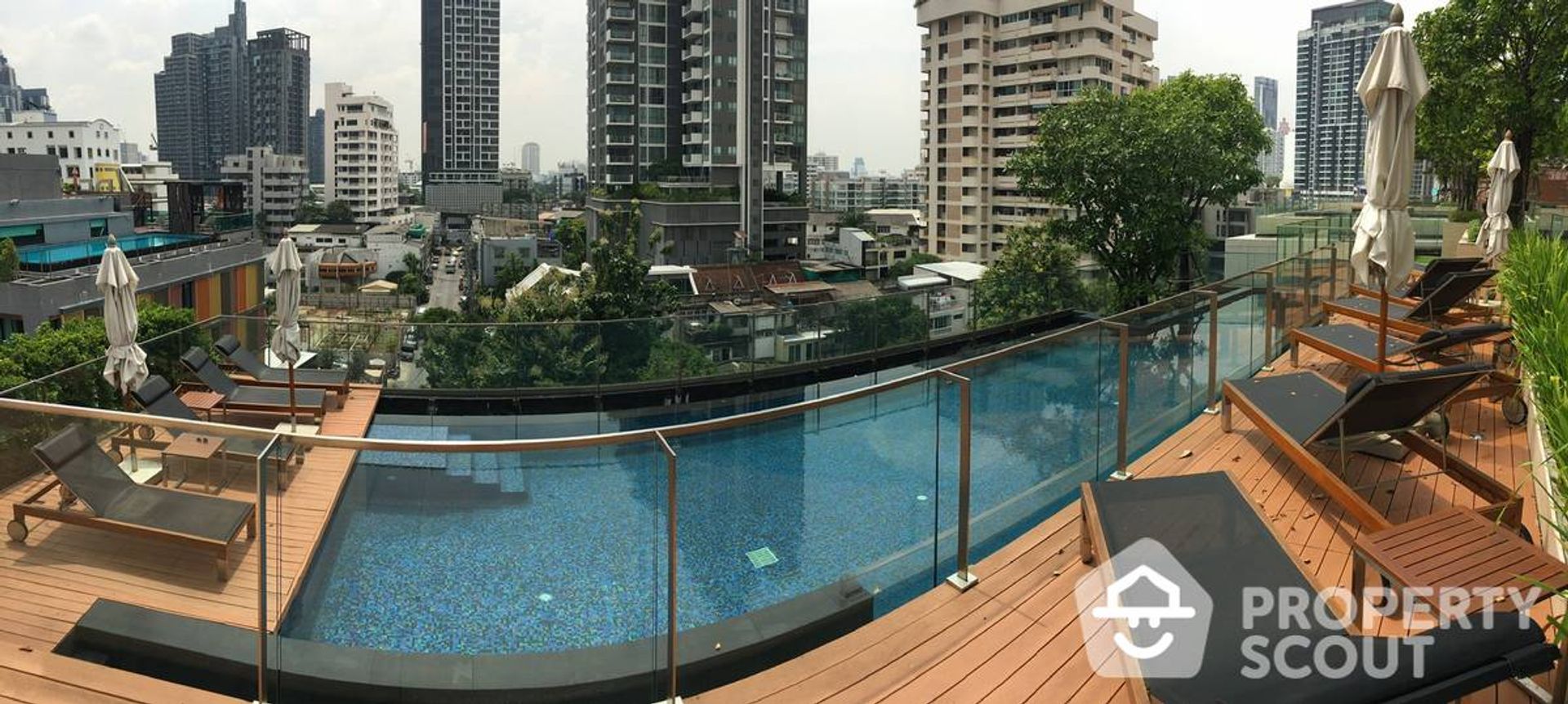 Condominium in Watthana, Krung Thep Maha Nakhon 12357078