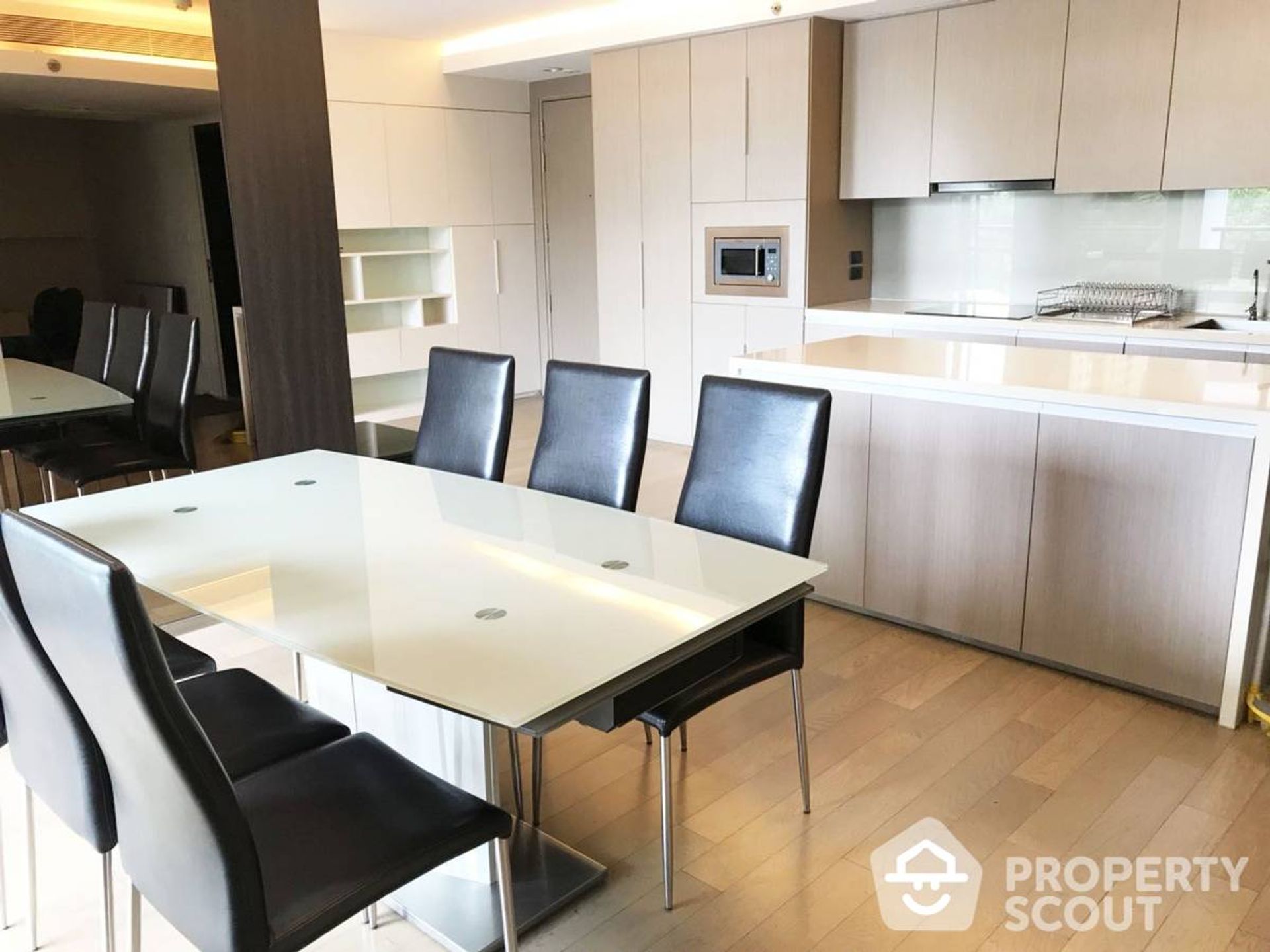 Condominium in Watthana, Krung Thep Maha Nakhon 12358394