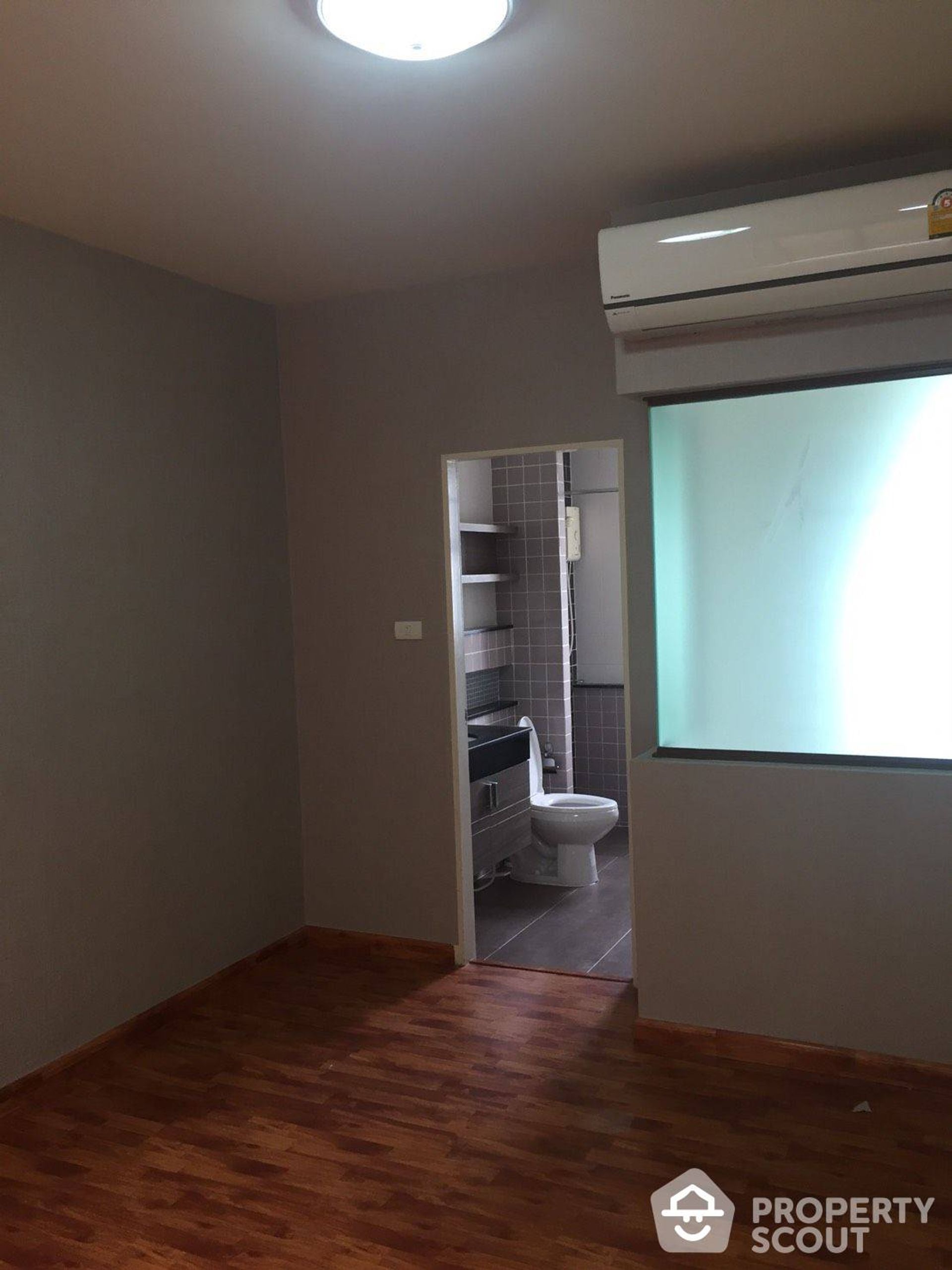 Hus i , Krung Thep Maha Nakhon 12358420