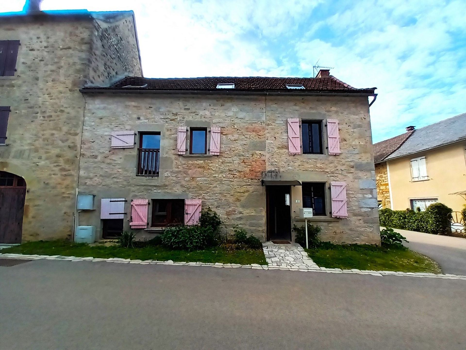 Другой в La Capelle-Balaguier, Occitanie 12359019