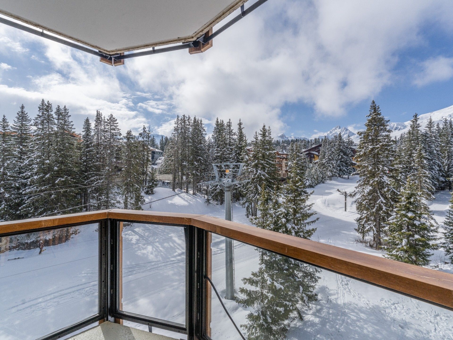 Condominium in Courchevel, Auvergne-Rhône-Alpes 12359153