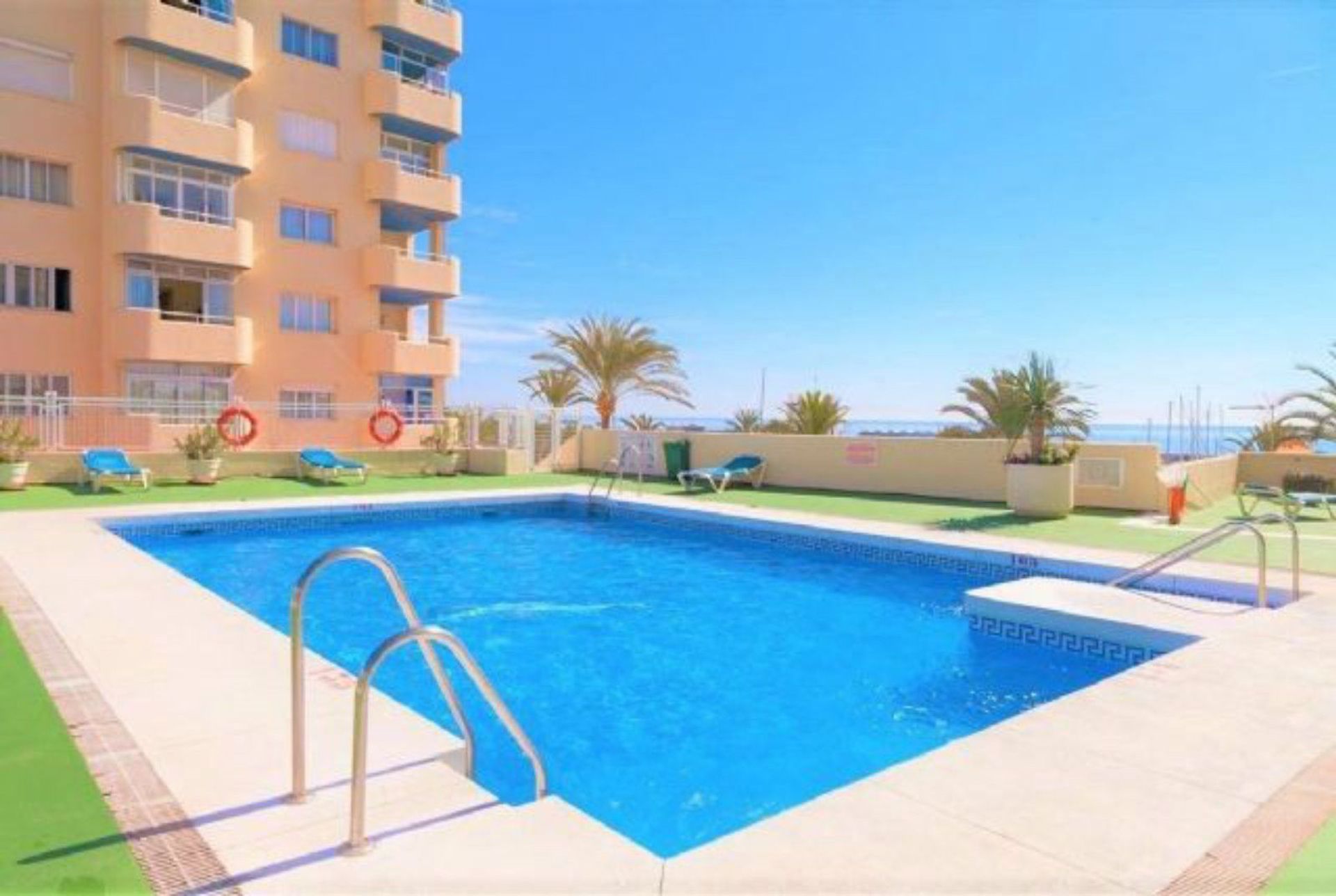 Condominium in Estepona, Andalusië 12359245