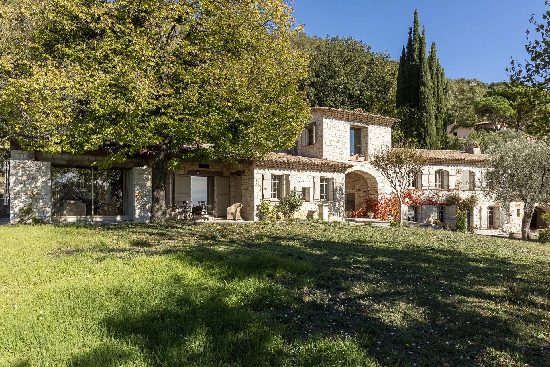 Huis in Châteauneuf-Grasse, Provence-Alpes-Côte d'Azur 12360116