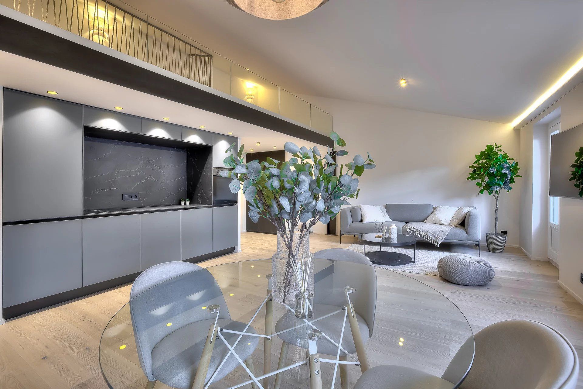 Condominium in Nice, Provence-Alpes-Cote d'Azur 12361118